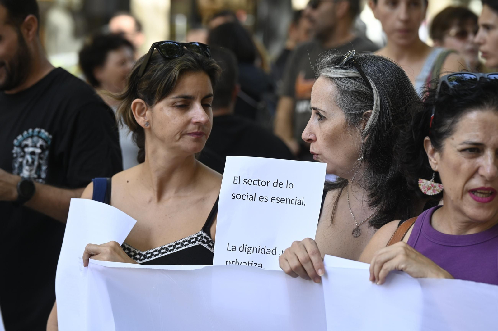 Las imágenes de la concentración de los trabajadores del sector social en Córdoba para denunciar su precariedad