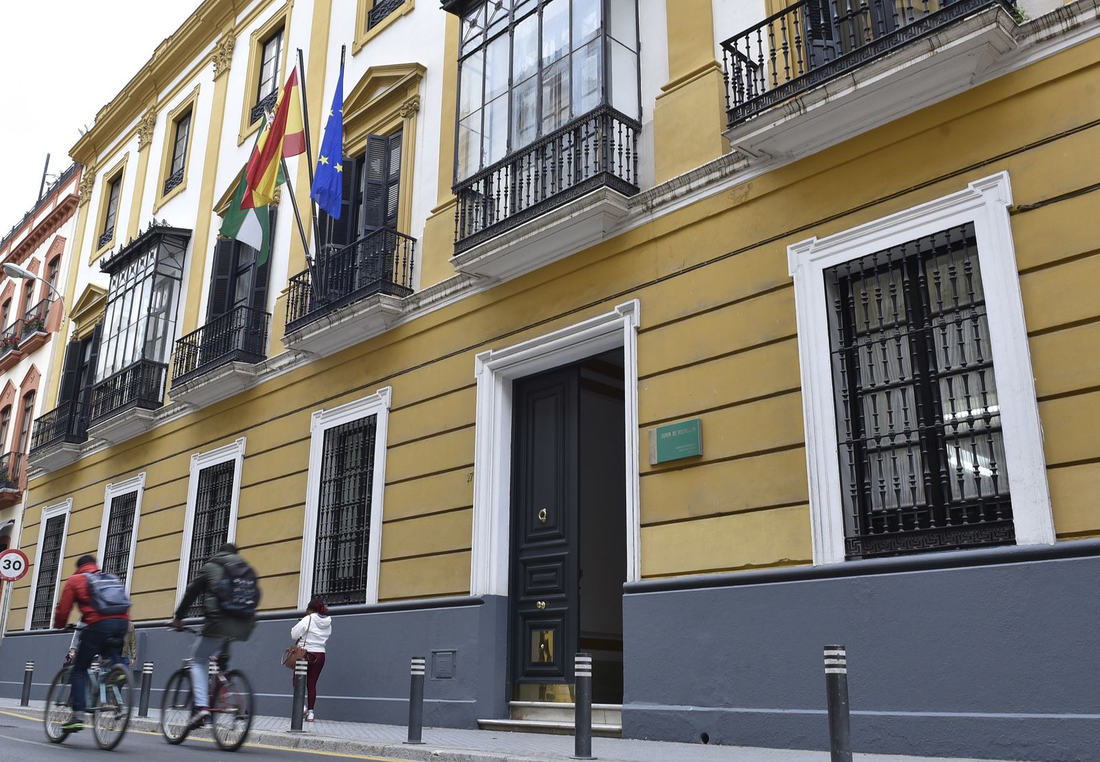 Fachada del edificio en el número 17 de la calle Trajano.