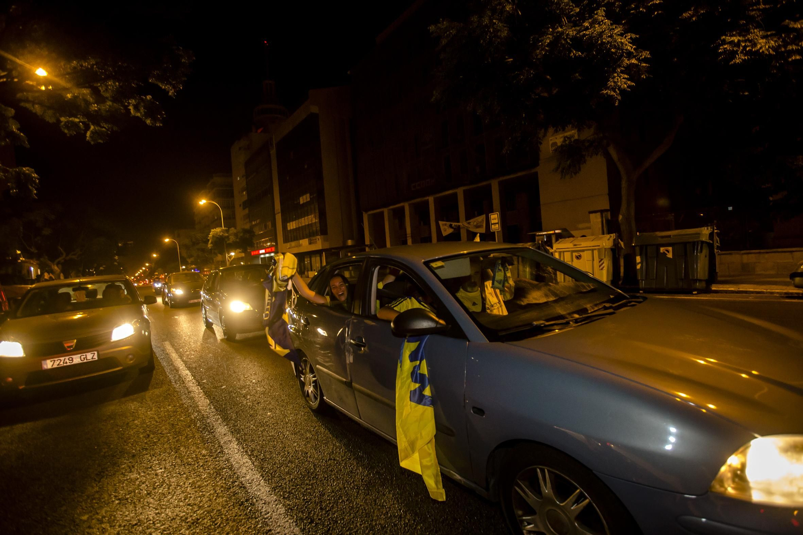 La gran fiesta del ascenso del Cádiz toma inevitablemente a las Puertas de Tierra
