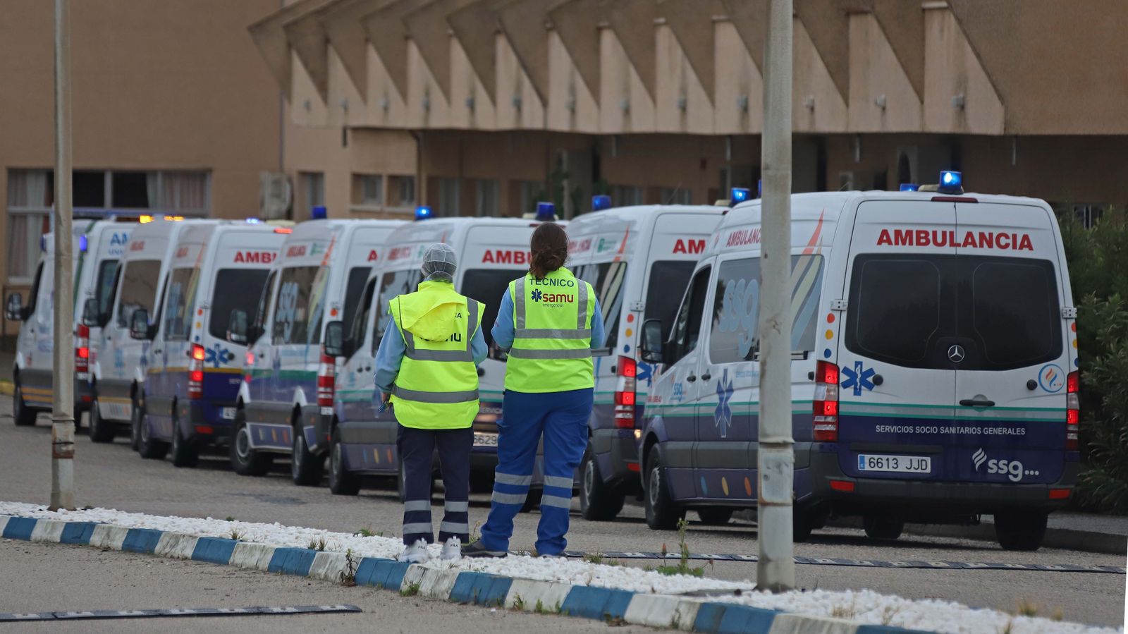 Fotos del traslado a La Línea de los 27 ancianos de residencia de Alcalá del Valle