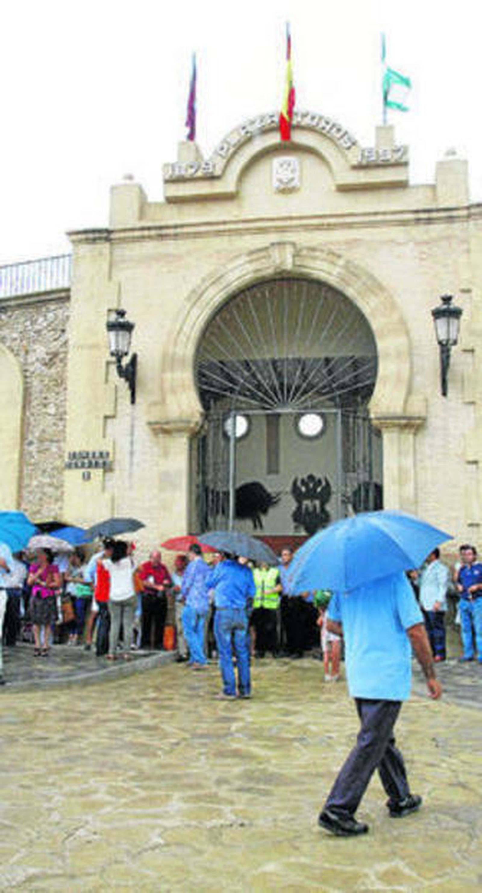 Aspecto de la Plaza de Toros de Vera el pasado jueves, con la lluvia.
