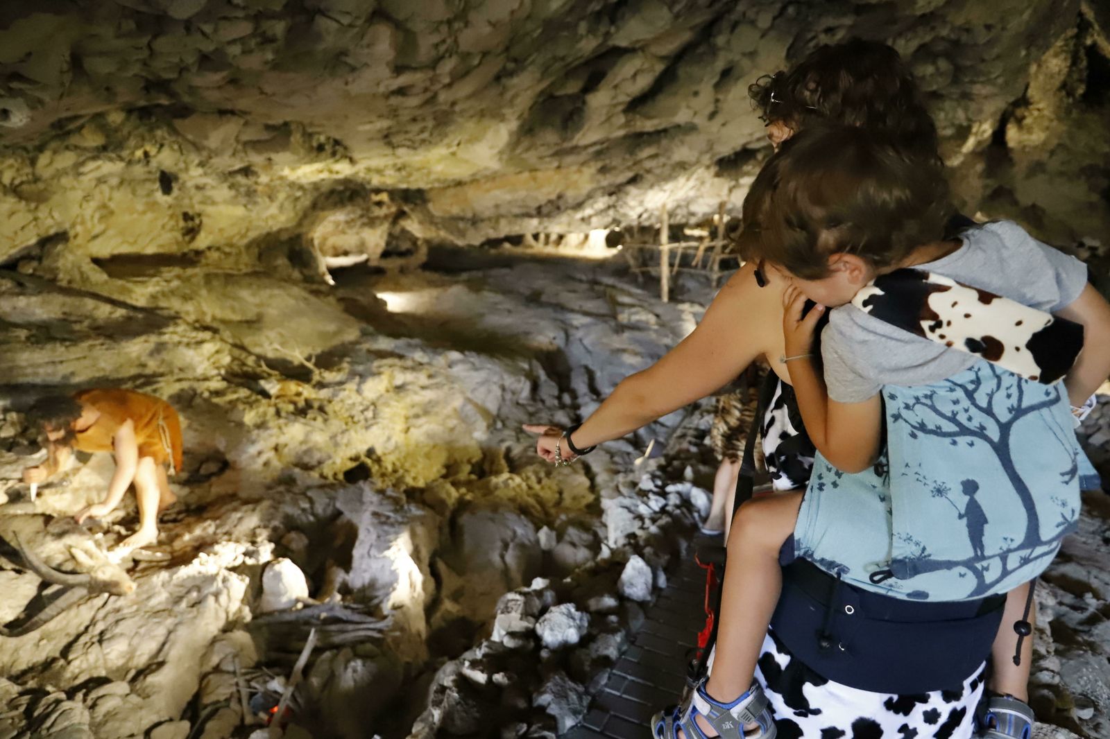 Imágenes de la fiesta troglodita de Píñar