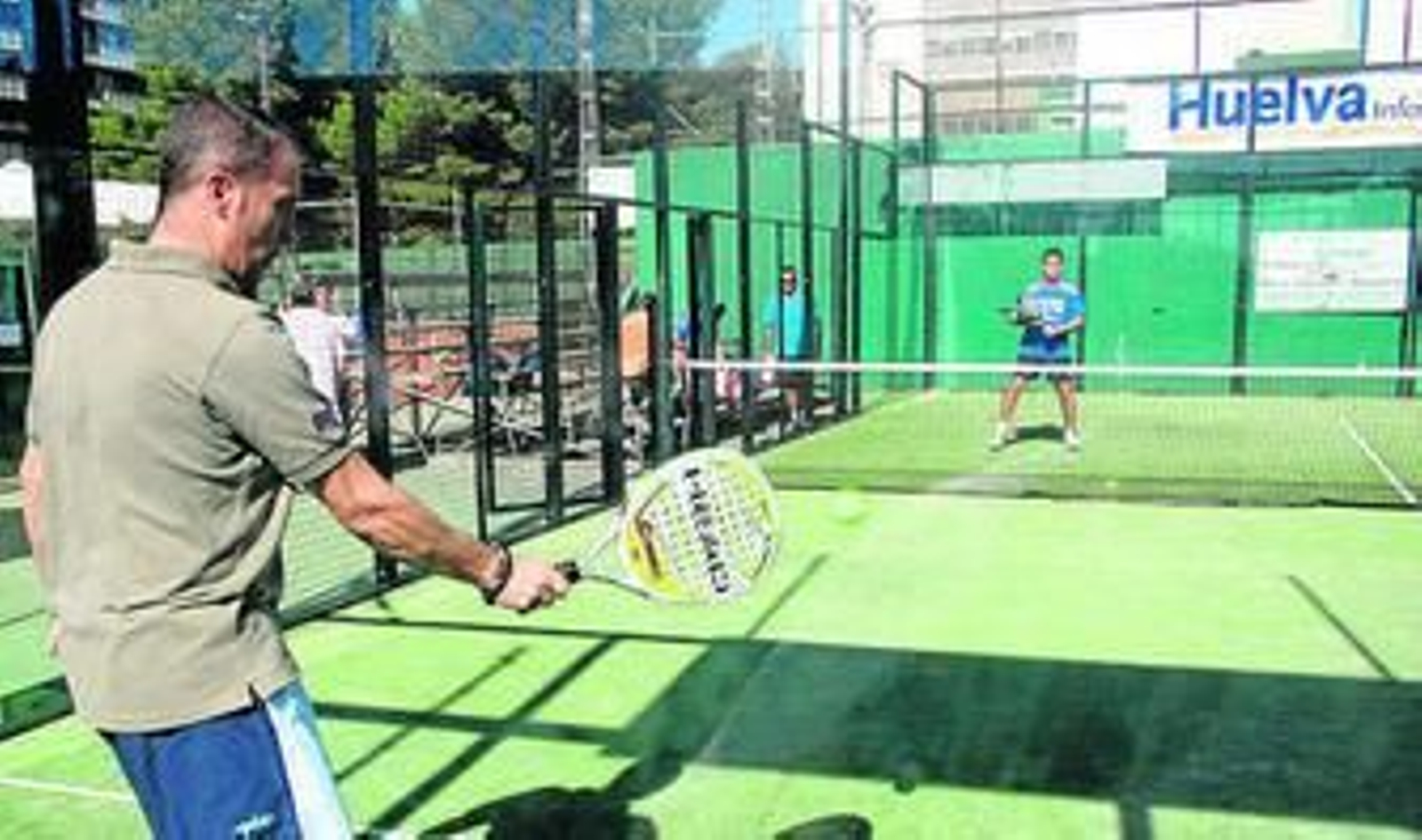 El pádel es un deporte en auge en la provincia de Huelva.