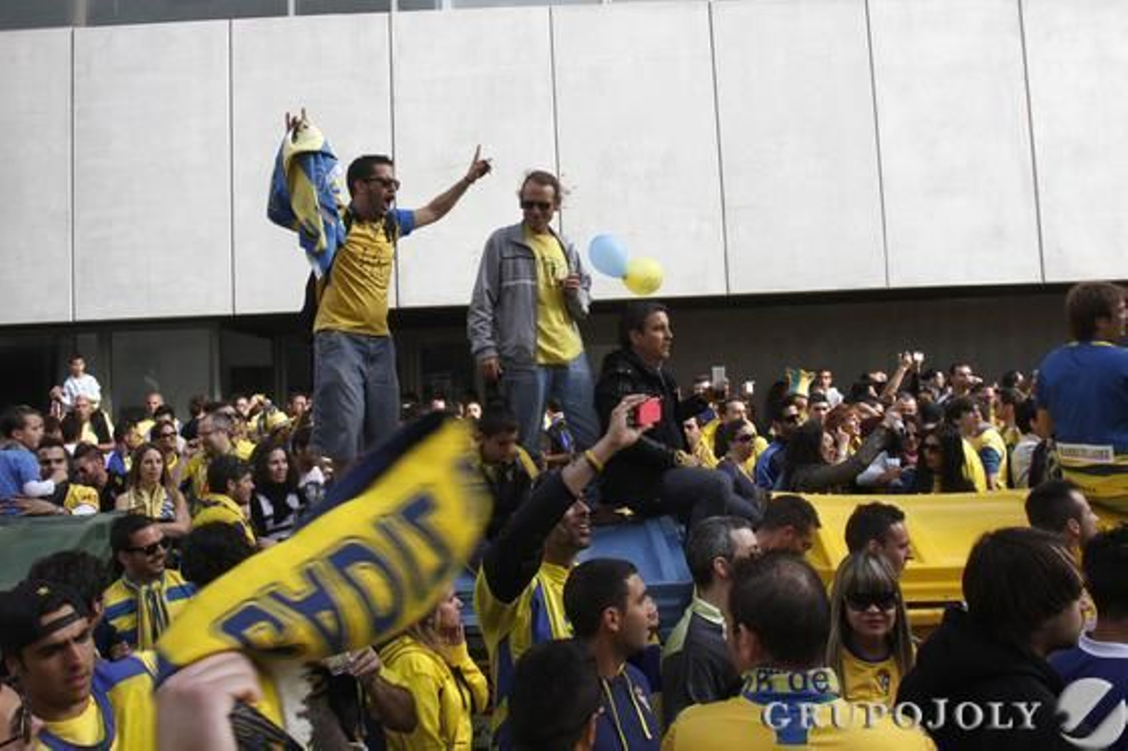 Tremendo ambiente en fondo norte. 

Foto: Lourdes de Vicente - Joaquin Pino