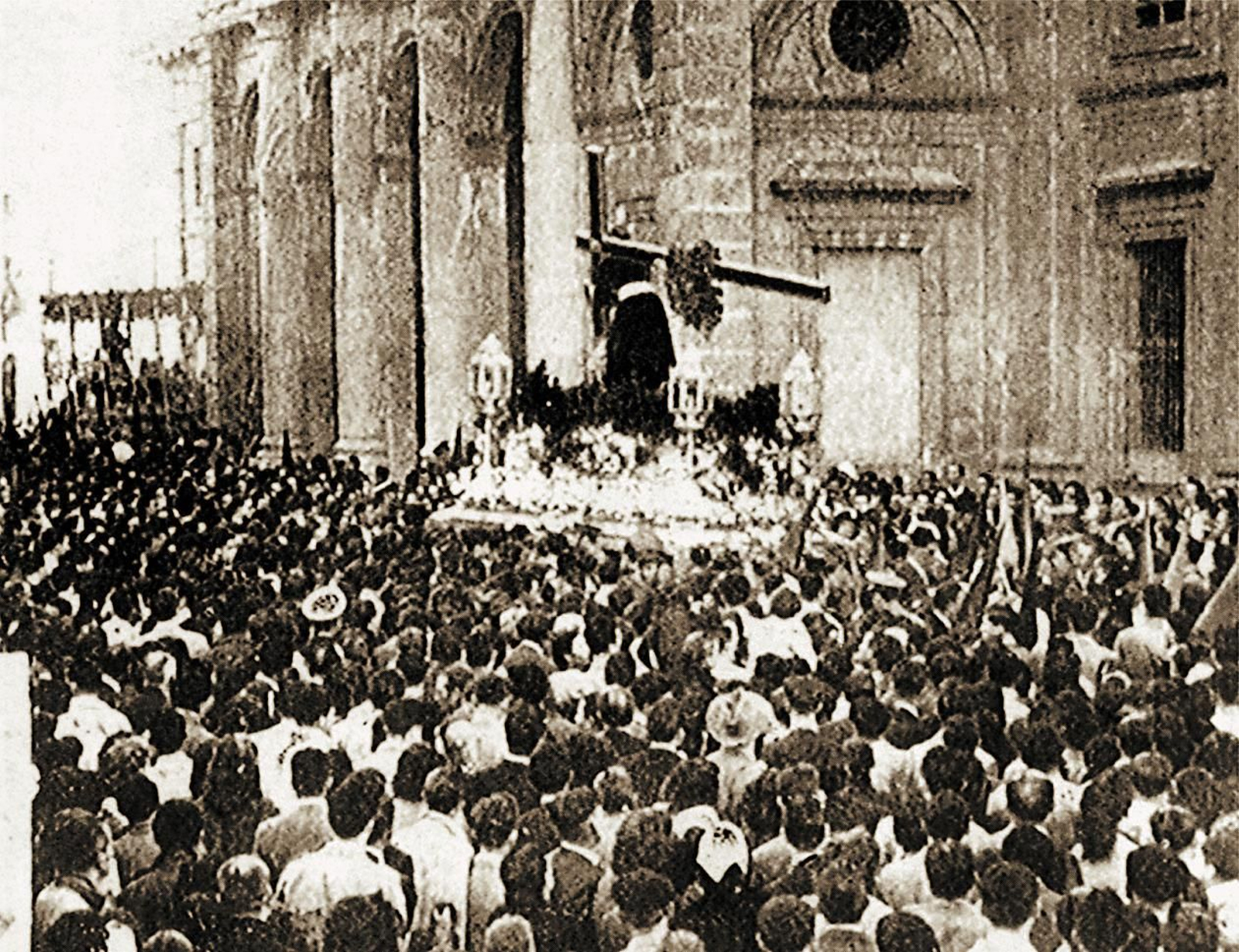 Desfile del cortejo del Nazareno por el Campo del Sur. 1956 Desfile del cortejo del Nazareno por el Campo del Sur. 1956