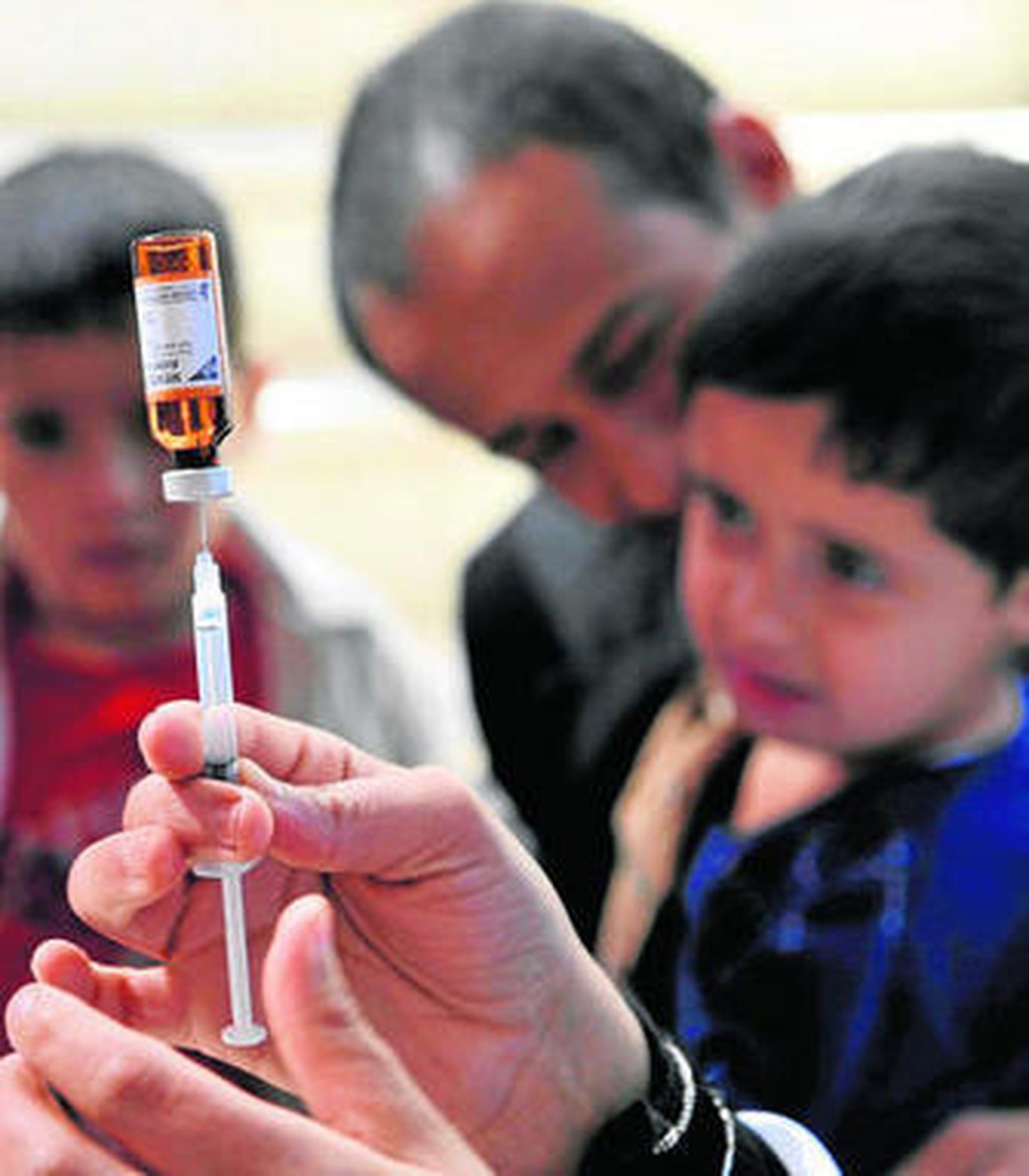 Hay dosis desde recién nacidos hasta los 18 meses y después de recuerdo.