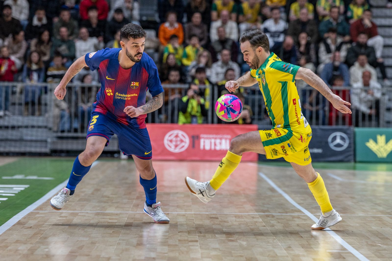 Las mejores imágenes del espectacular encuentro entre Jaén Paraíso Interior FS y Barça (3-3)