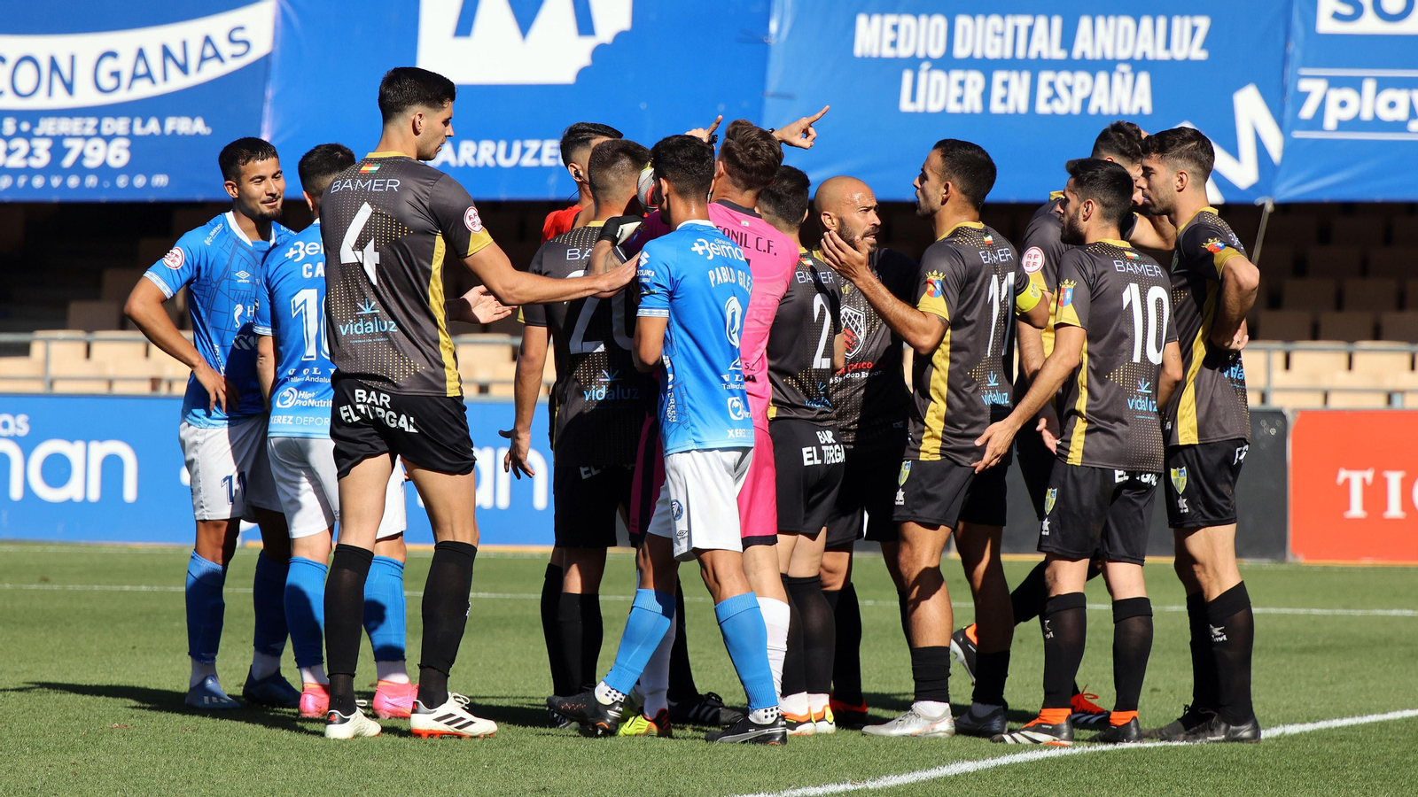 Imágenes del Xerez DFC - Conil CF en Chapín