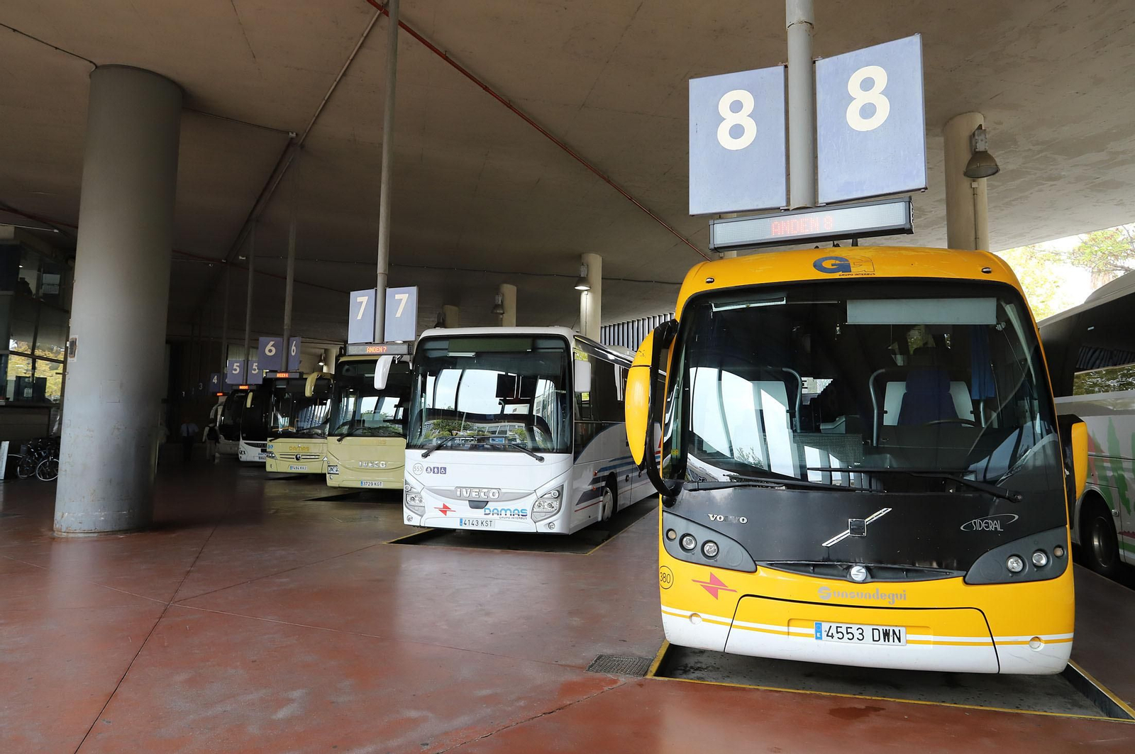 Autobuses en la estación.