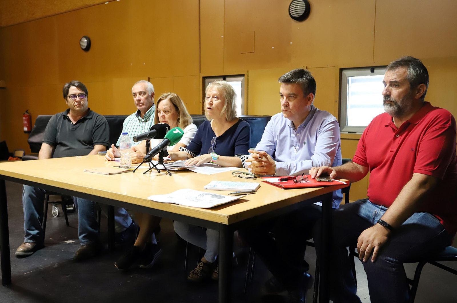 La junta de personal dio la rueda de prensa en el Conservatorio.