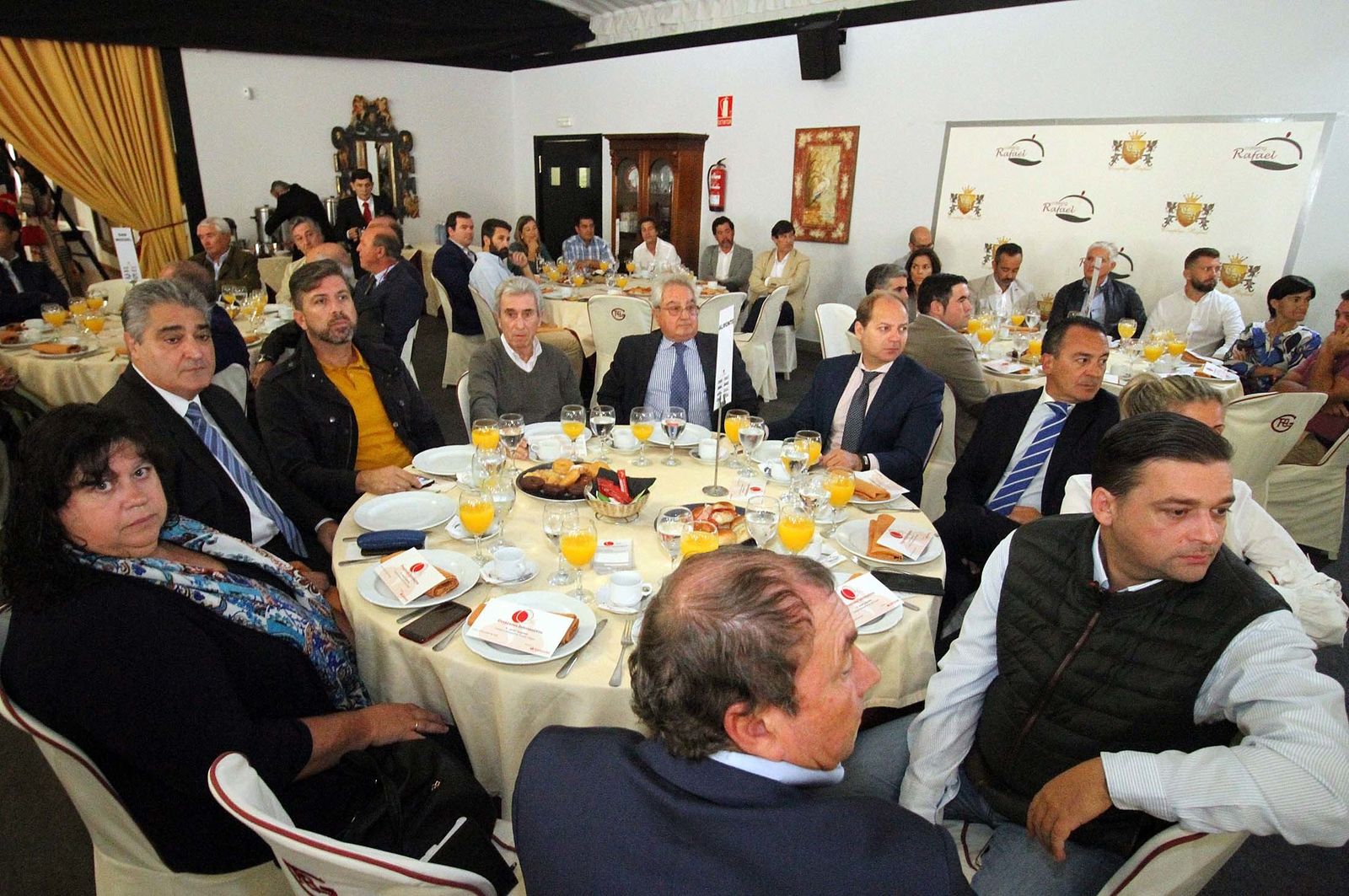 Imágenes del Desayuno Informativo del Grupo Joly con Javier Targhetta