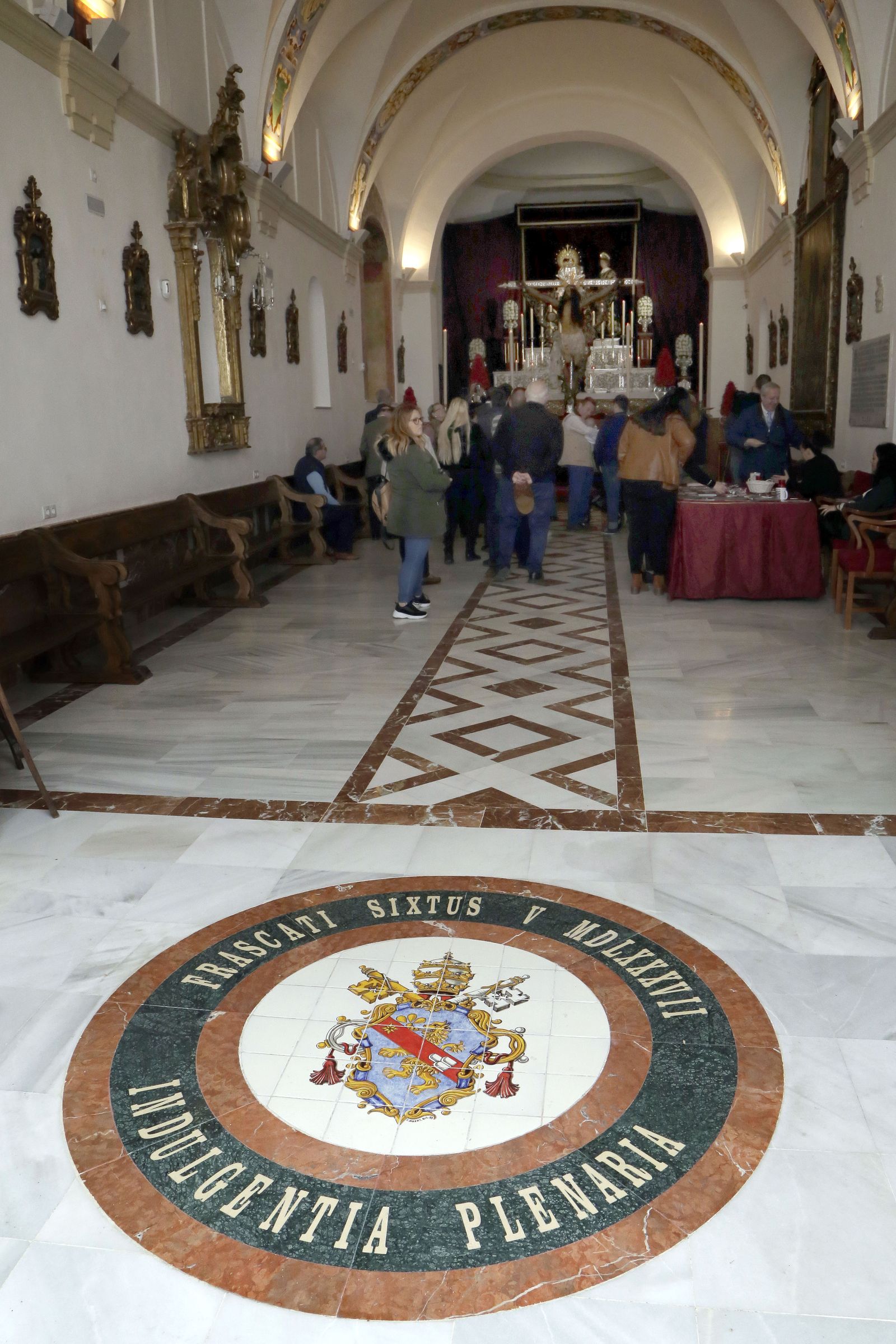 Momentos de los besamanos y besapies de este domingo de Pregón