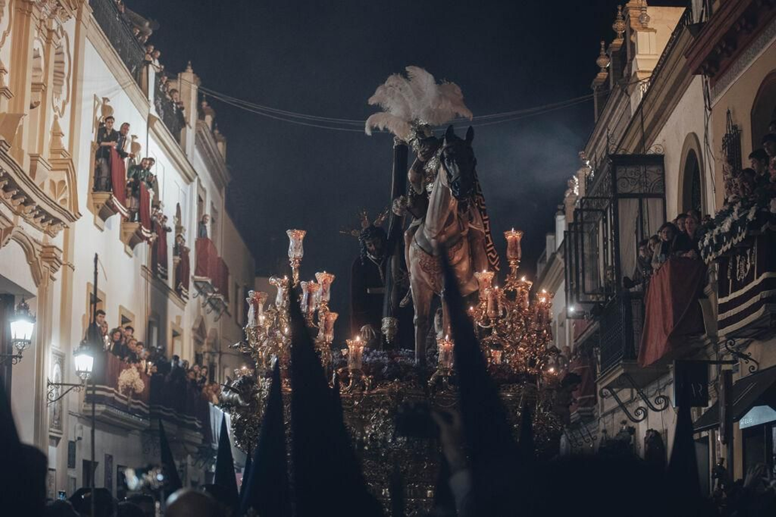 El misterio de las Tres Caídas sale de la capilla