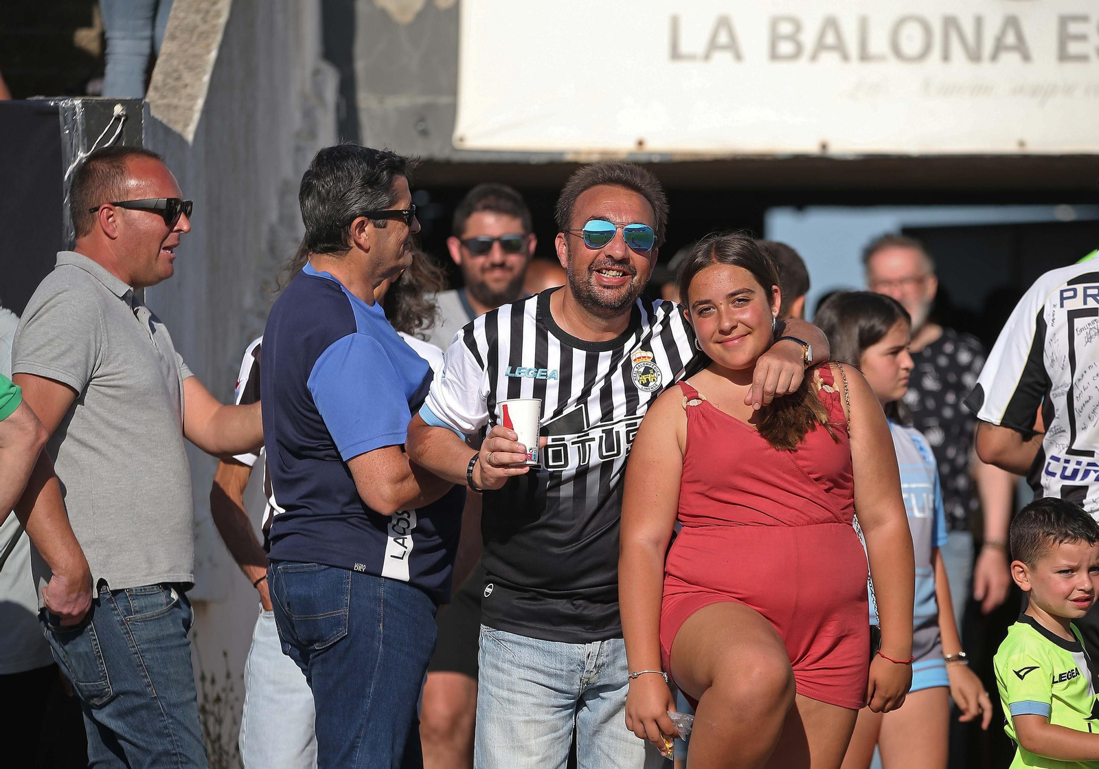 Fotos de la afición durante el Balona - Córdoba en el estadio municipal de La Línea