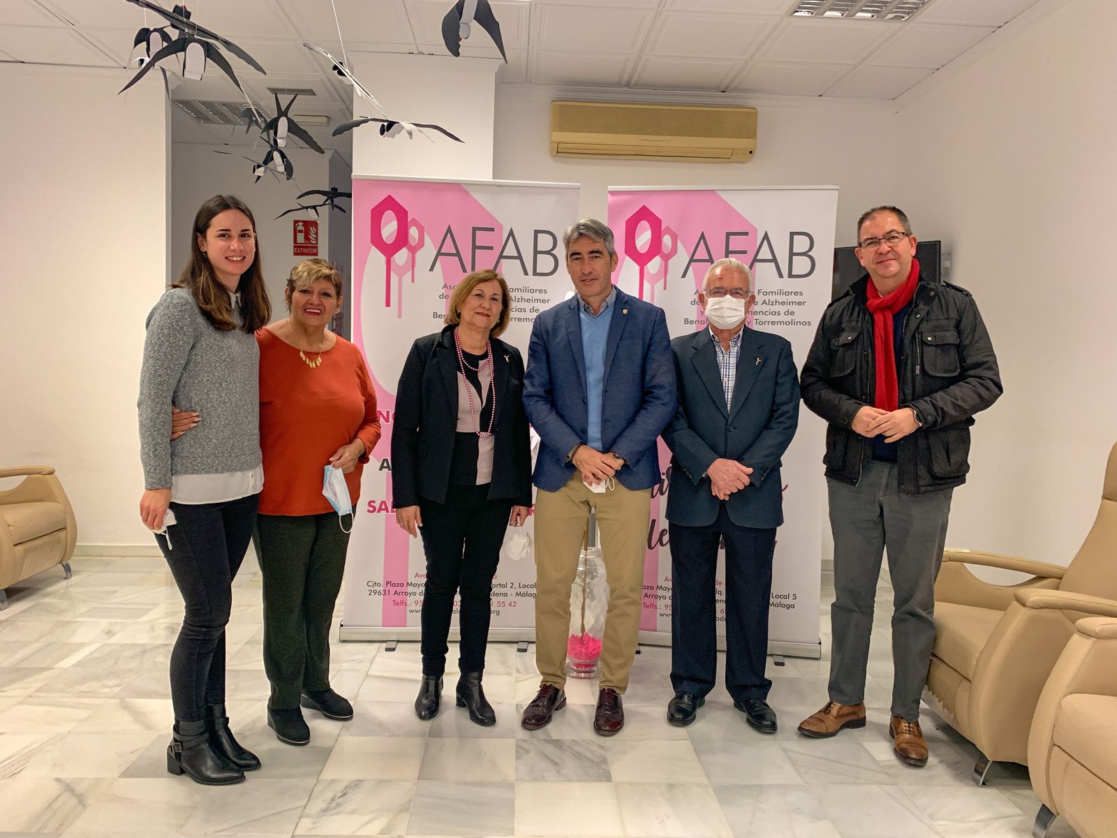 La visita institucional a la Asociación de Familiares de Enfermos de Alzheimer de Benalmádena.