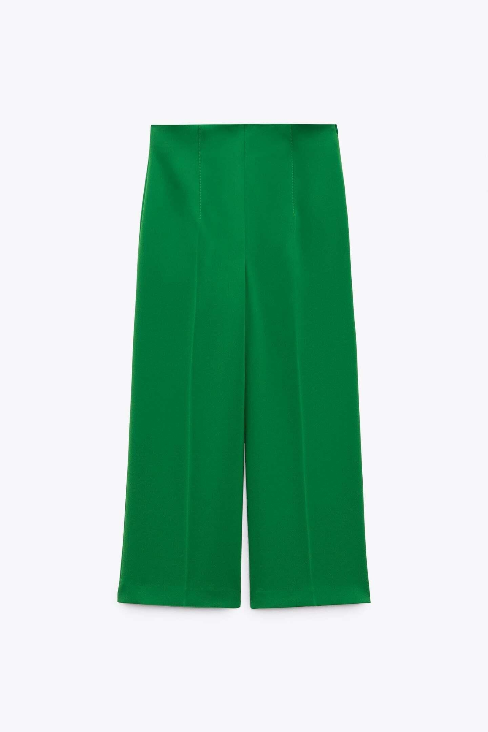 Pantalones verdes de las rebajas de Zara.