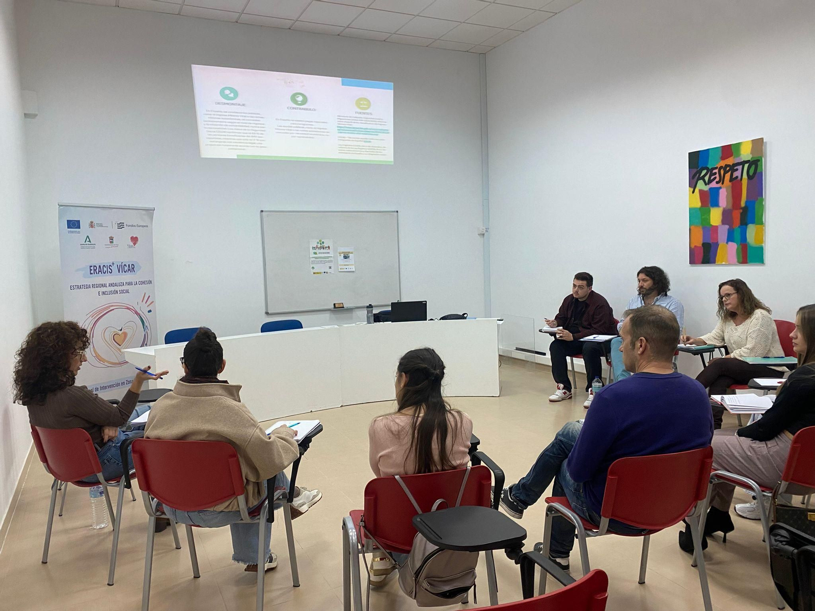 Momento de los talleres de Stop Rumores.