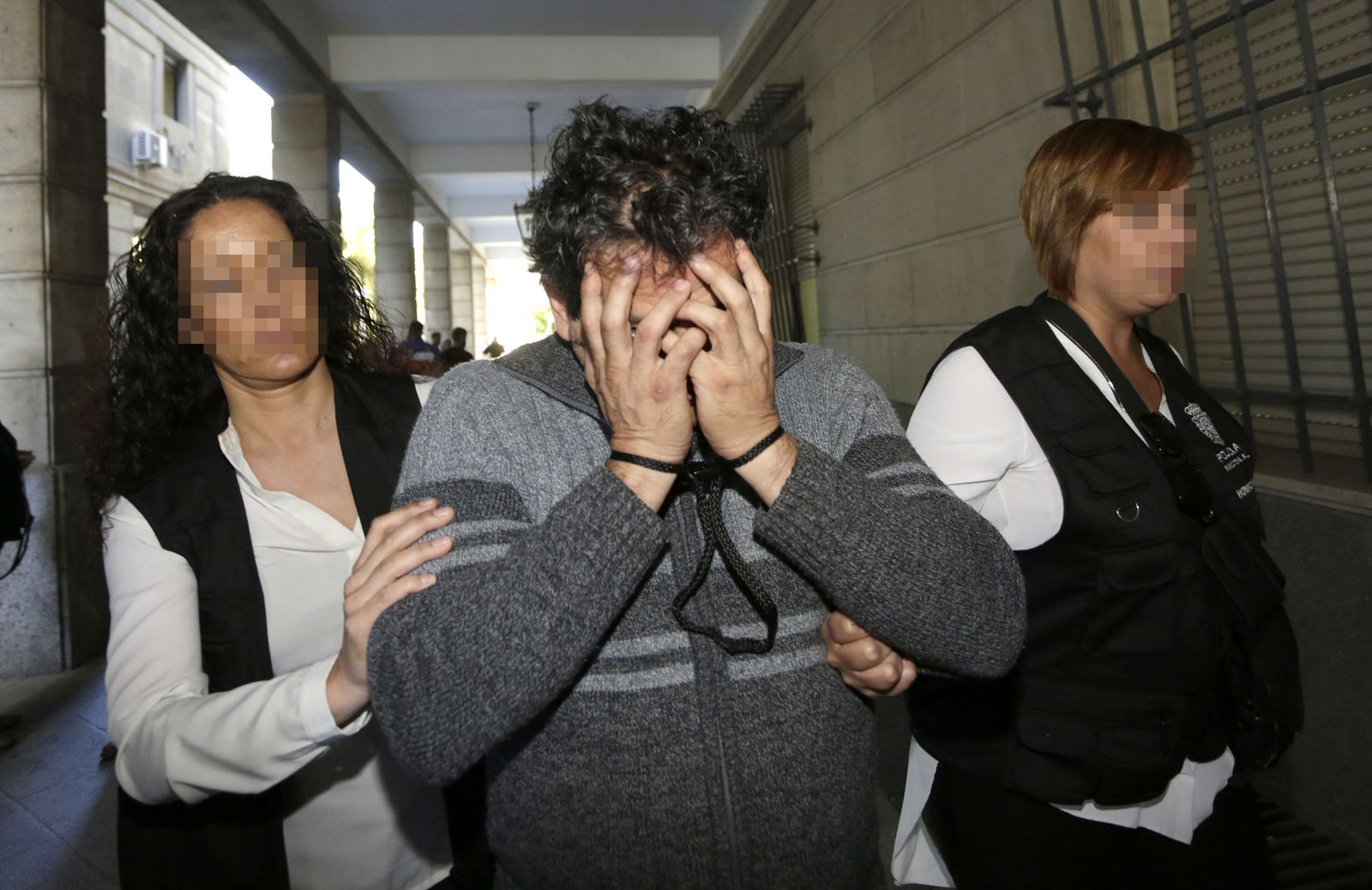 El presunto violador del parque María Luisa, Francisco Morillo Suárez, tras ser detenido.