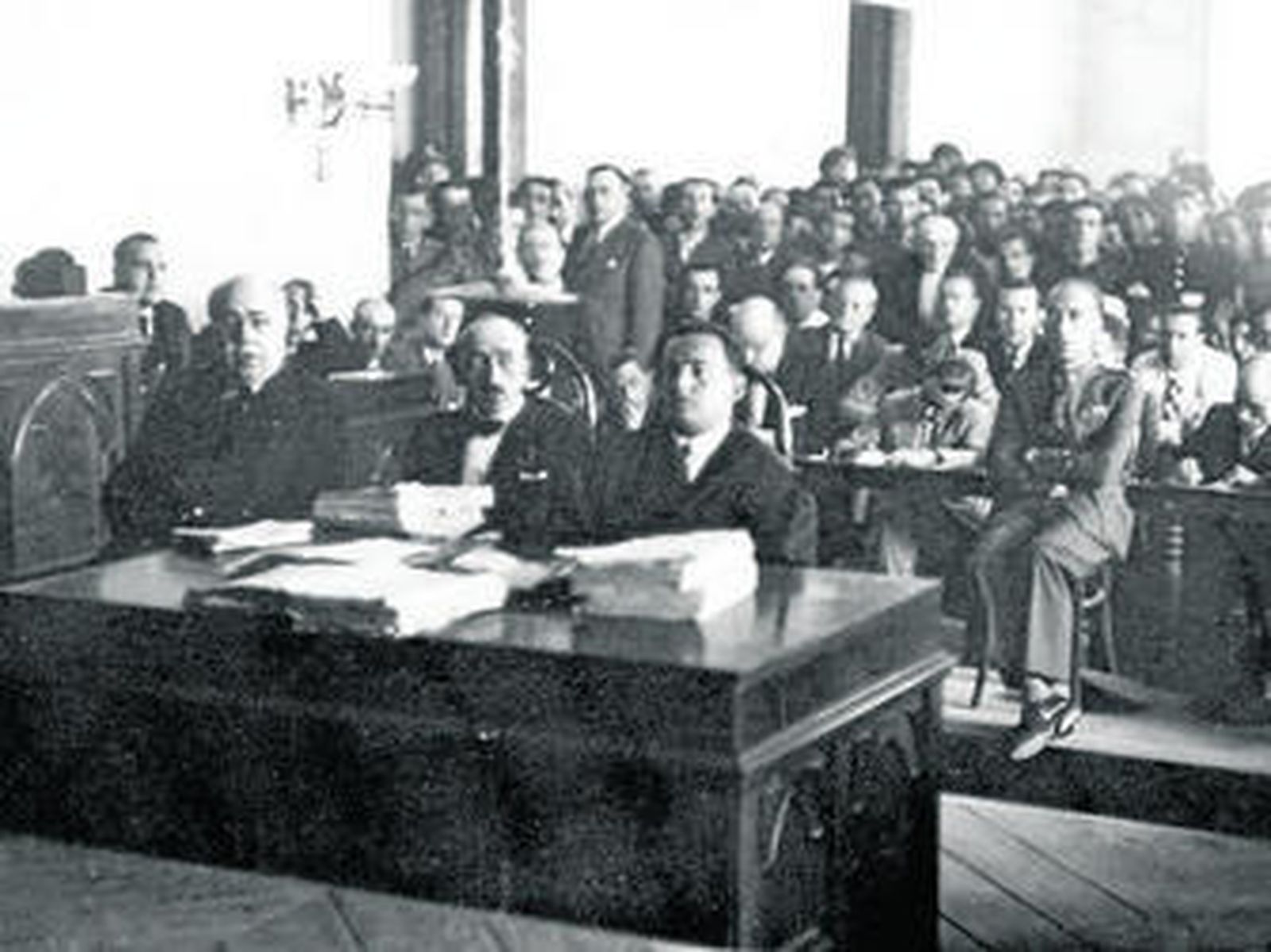 1935Casas Viejas: Manuel Azaña niega que diera la orden de "disparar a la barriga"