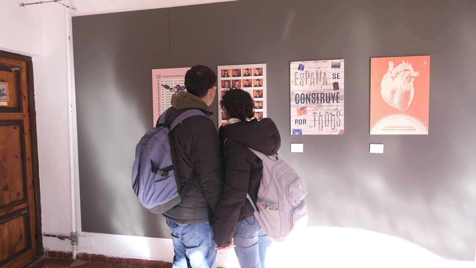 ¿Eres + machista o + racista?, exposición en la Escuela de Artes de Almería, en imágenes
