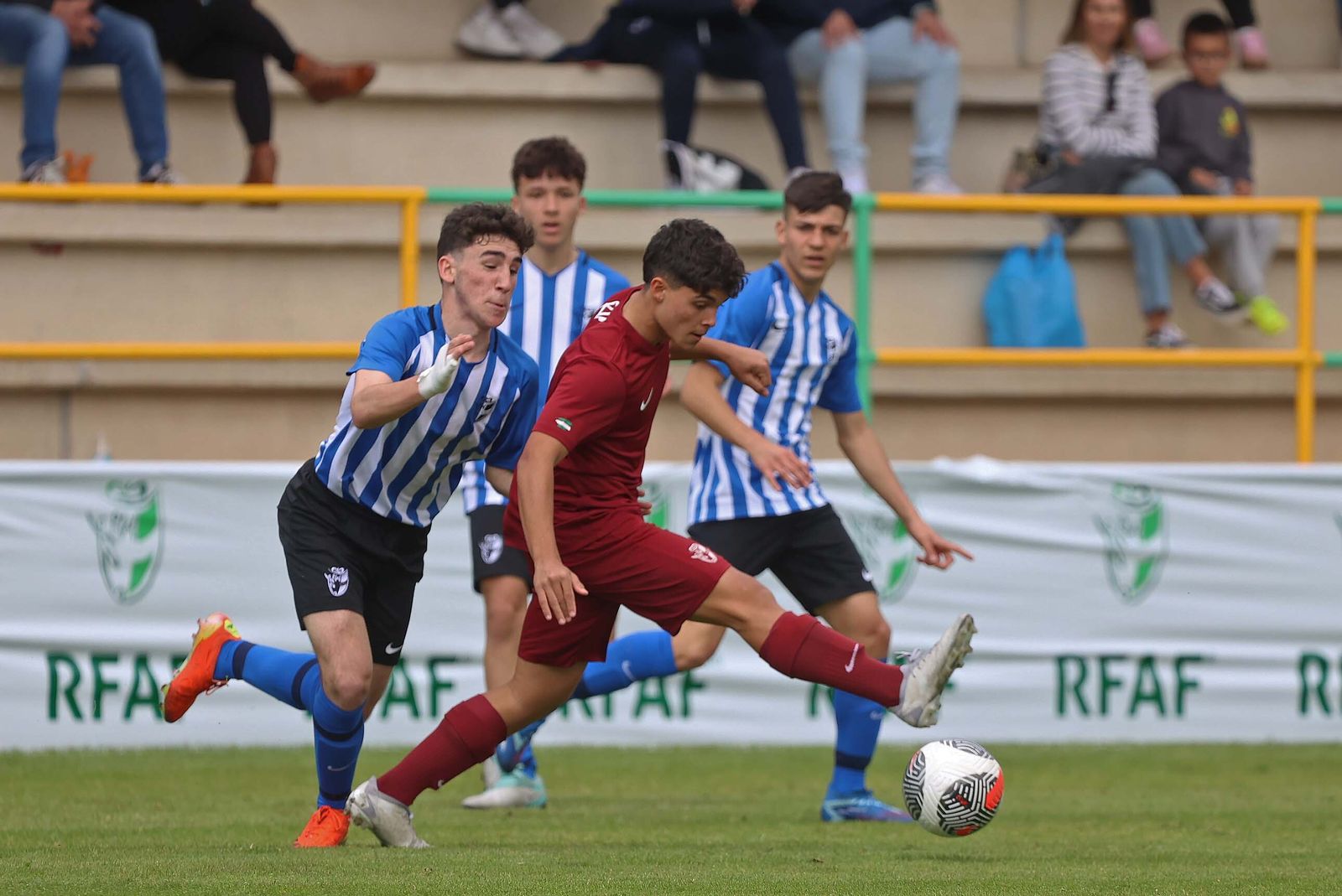 Imágenes de las finales de la Copa Andalucía infantil y cadete de fútbol en Los Barrios