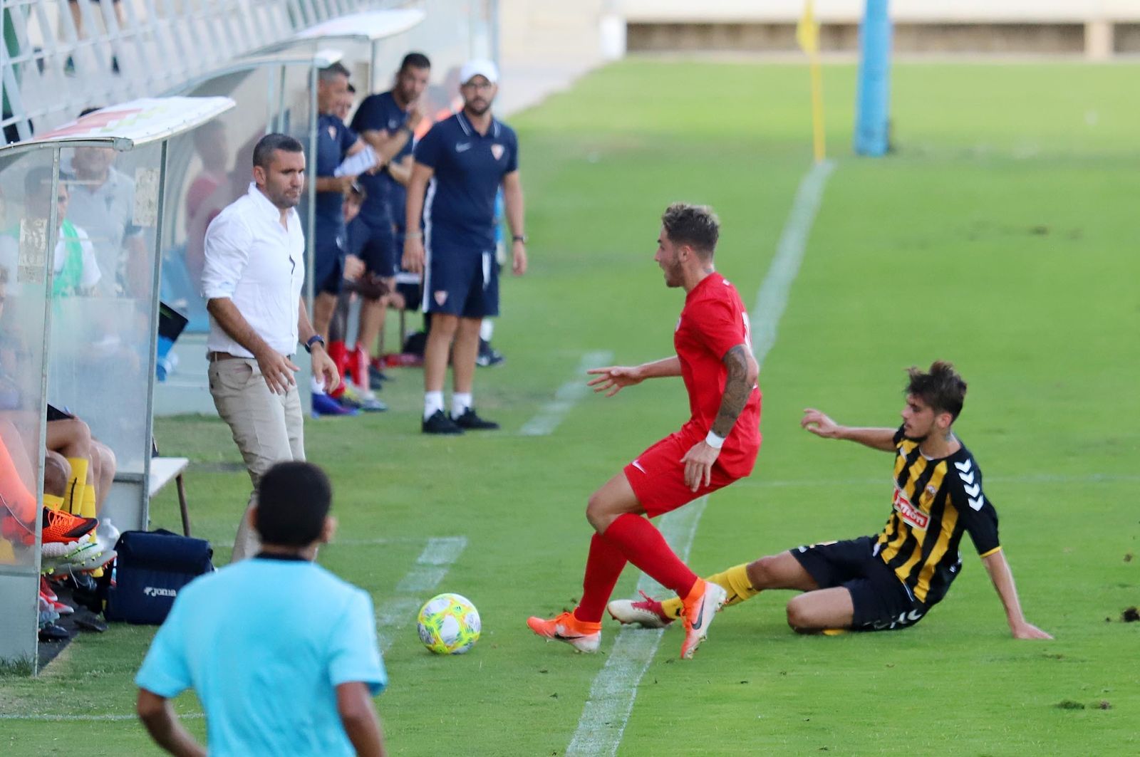 Juan Calos Camacho (izq) ya no es el entrenador del conjunto aurinegro.