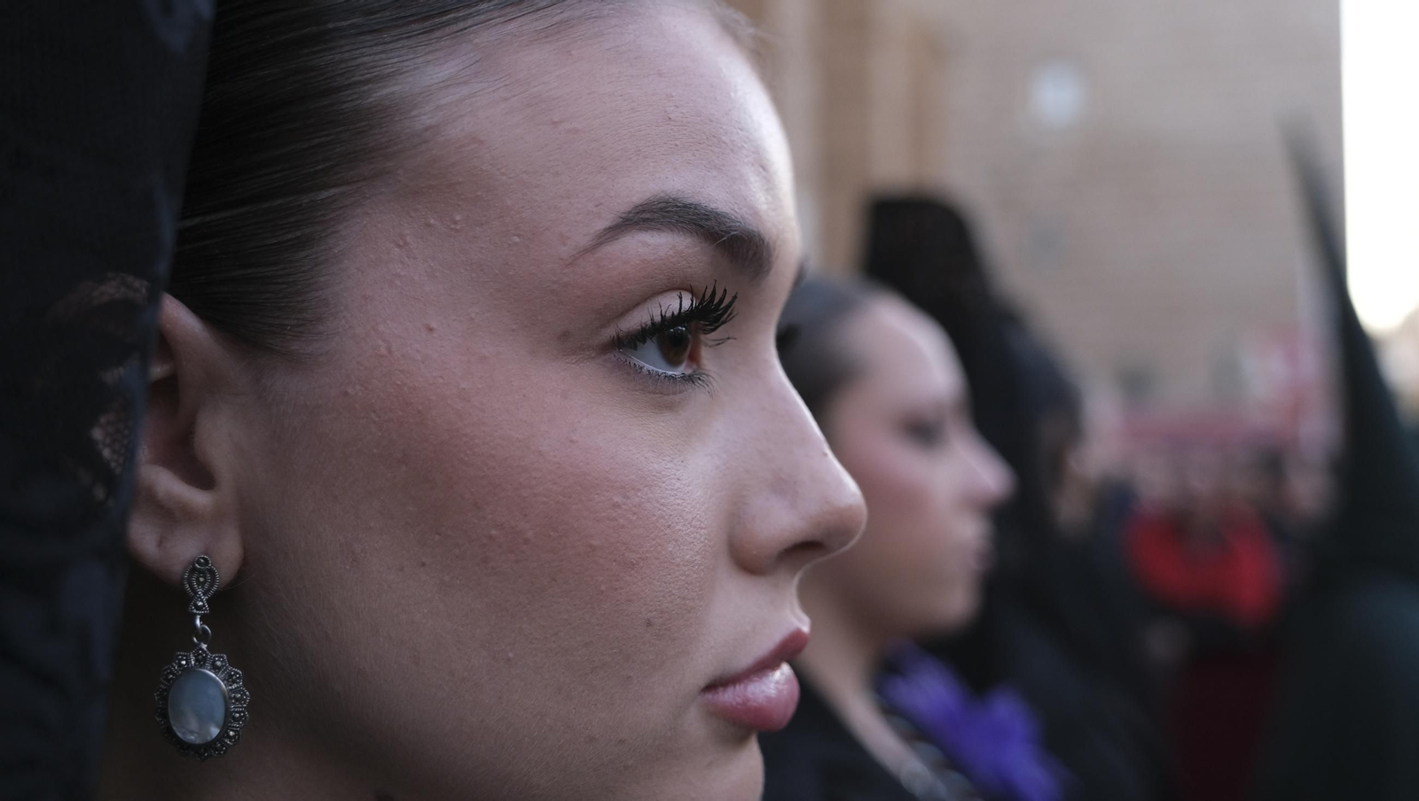 Estudiantes en la Semana Santa de Almería 2025