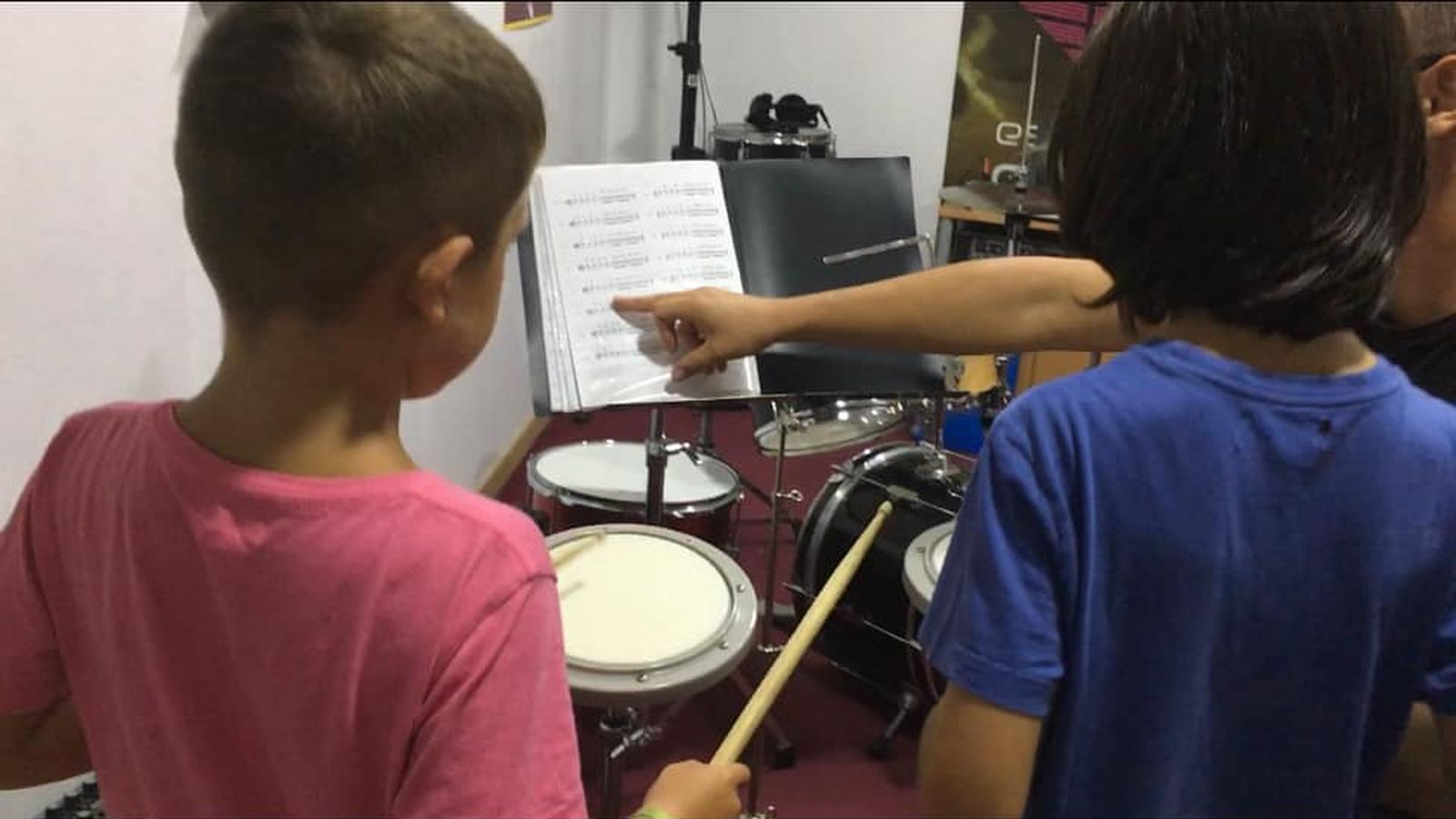 Alumnos durante una clase en Lydian Road Estudios.