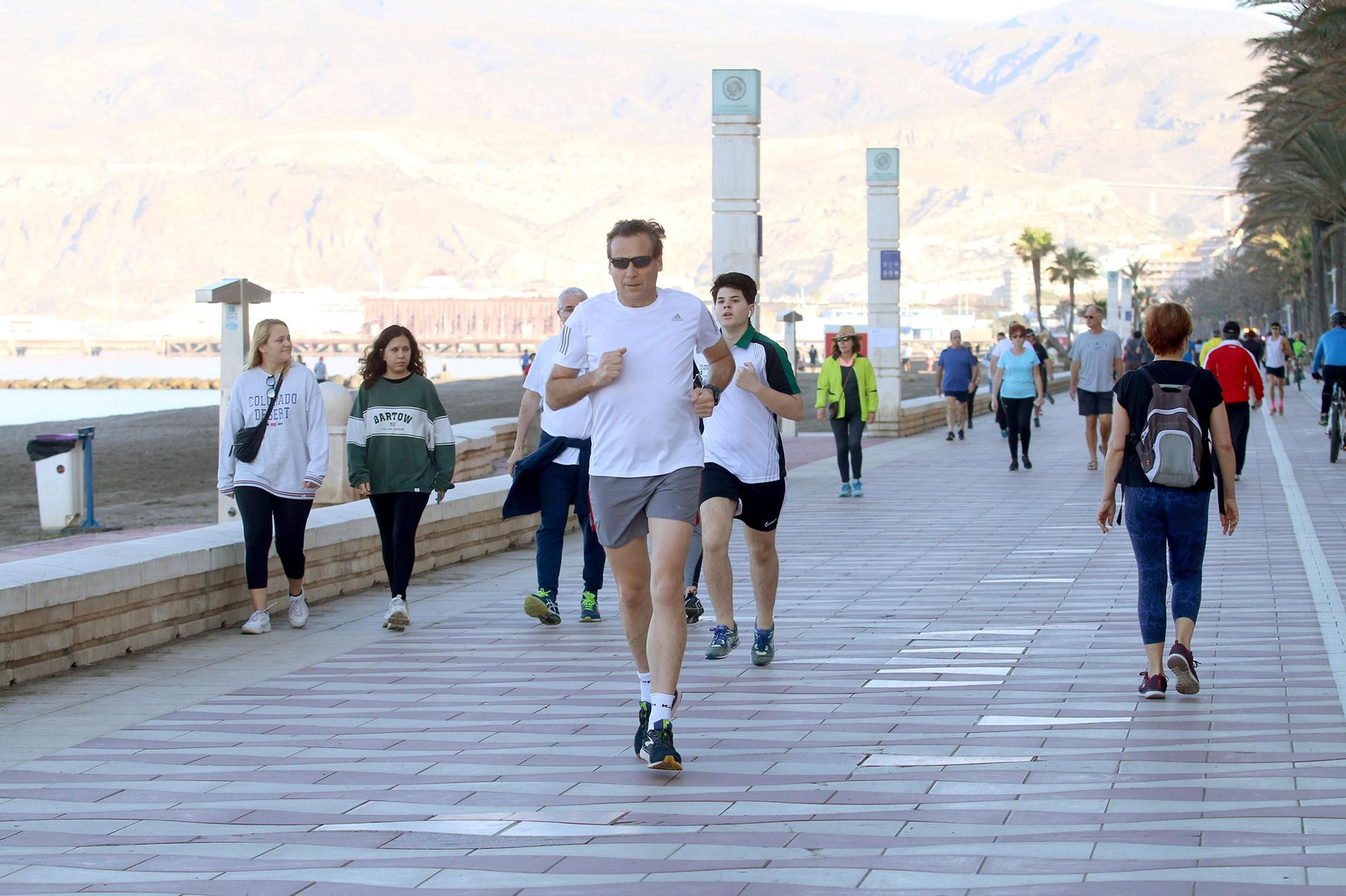 Las imágenes de la afluencia masiva de deportistas al paseo marítimo