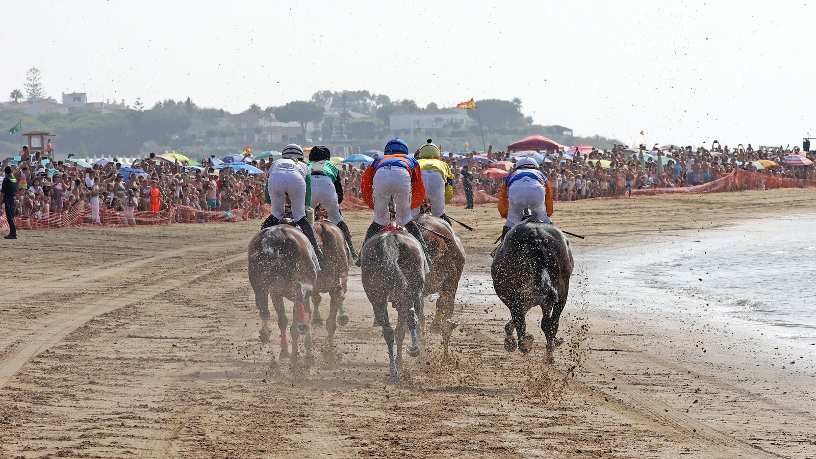 Imágenes del primer día del 2º ciclo de las Carreras de Caballos de Sanlucar