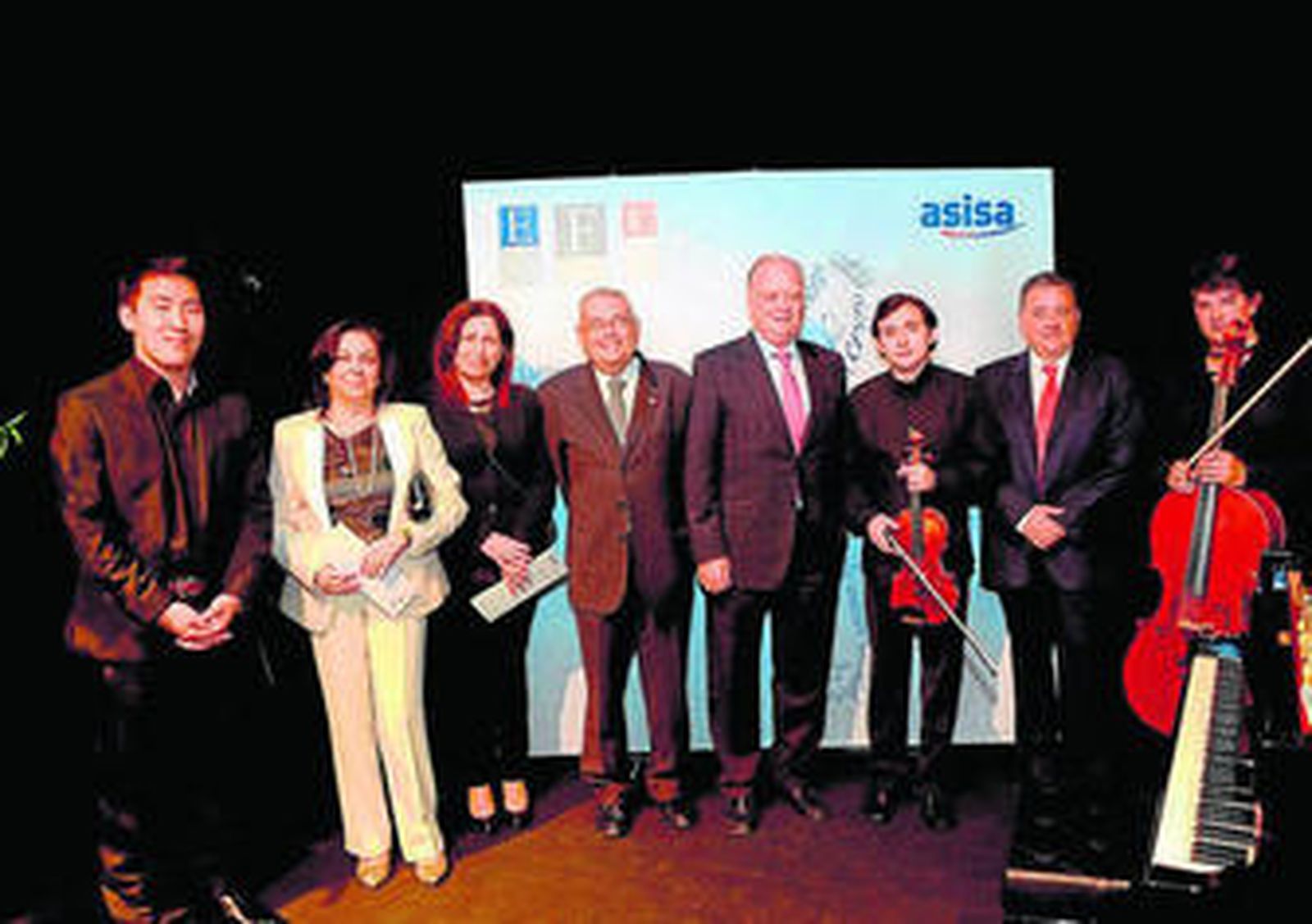 Francisco Ivorra con José Tara, el Trío Evocación y autoridades.