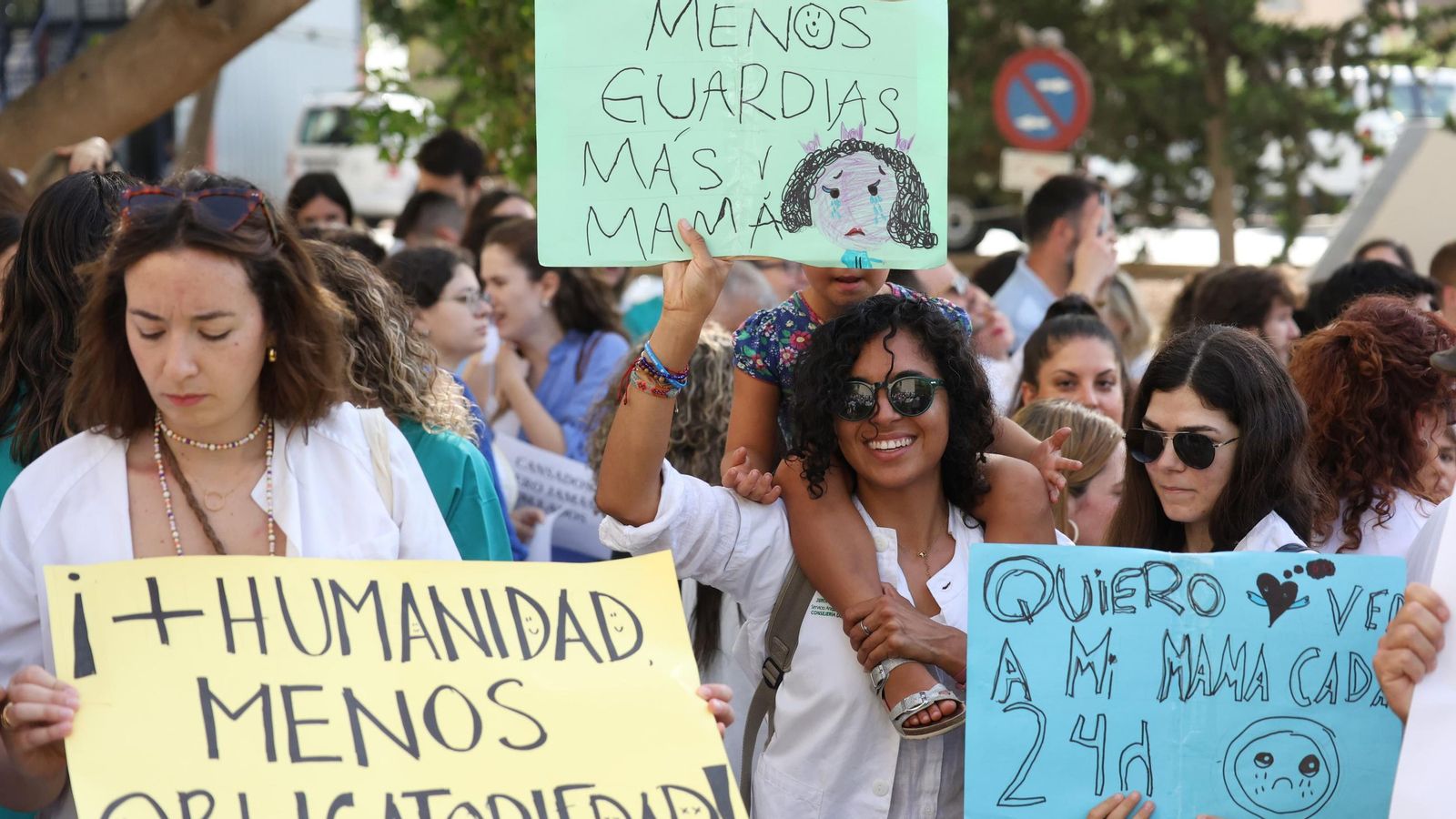 Alguno de los carteles que se vieron en la protesta.