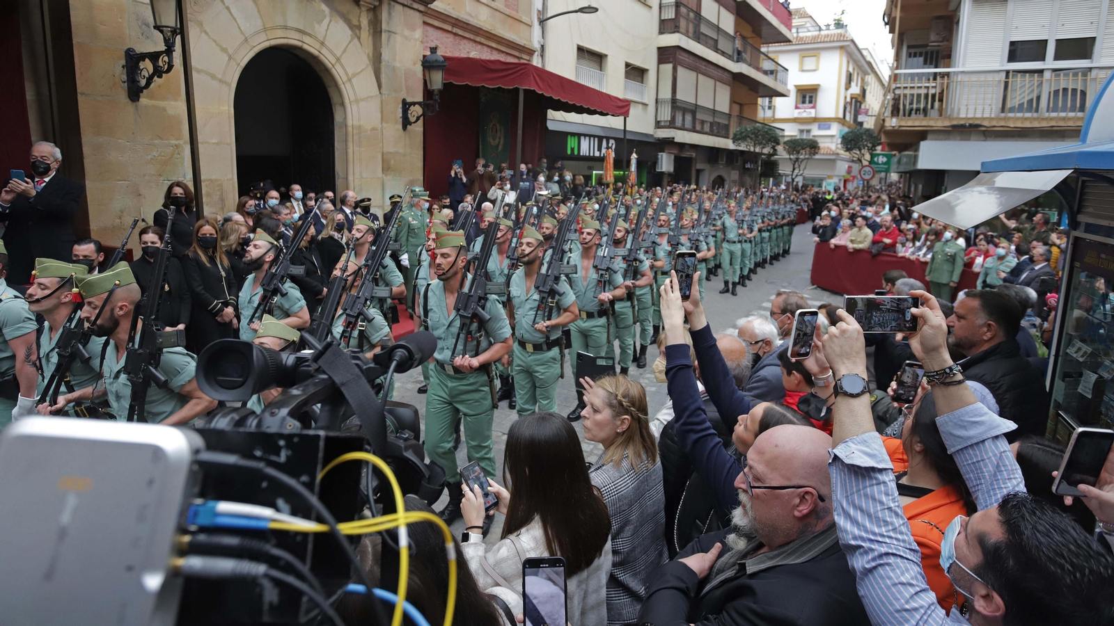 Fotos del Lunes Santo en Algeciras: La Columna y la Legión