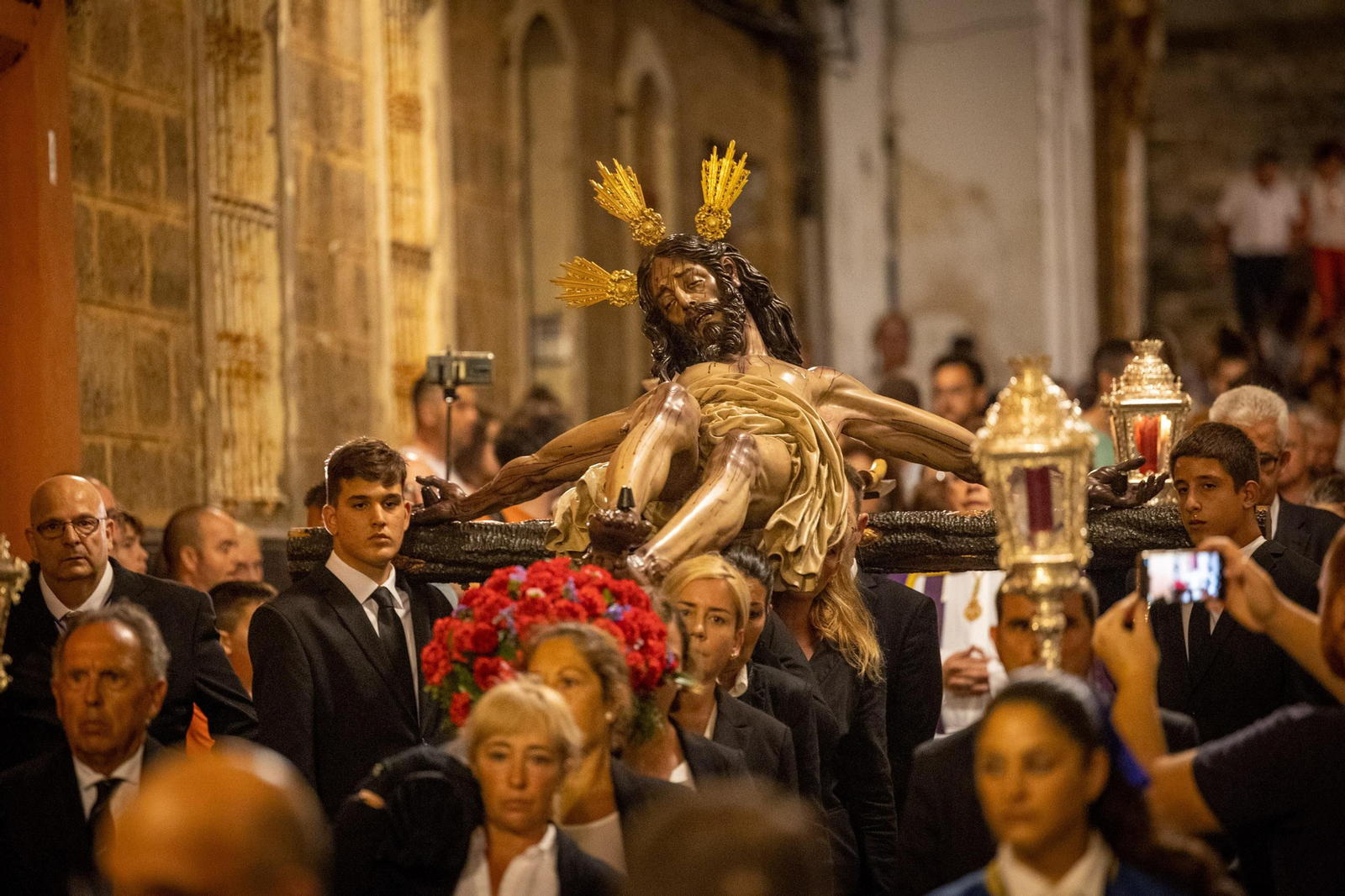 Imágenes del traslado del Cristo de las Aguas a la Catedral