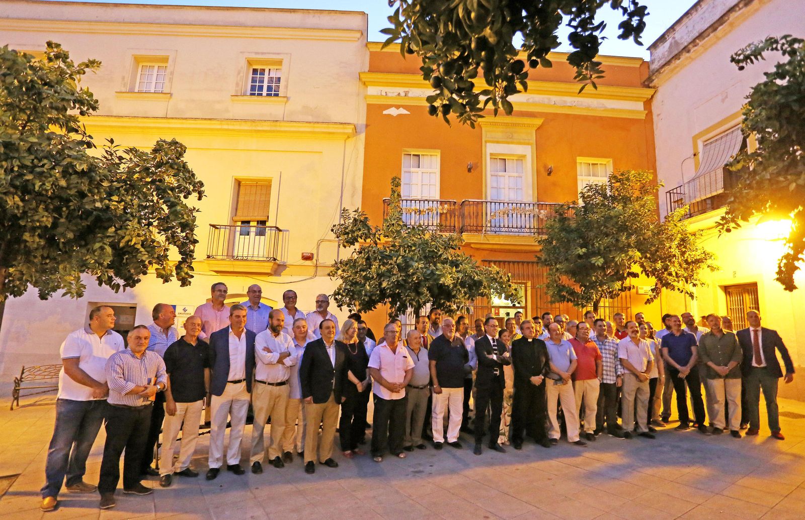 Foto de familia del consejo directivo.