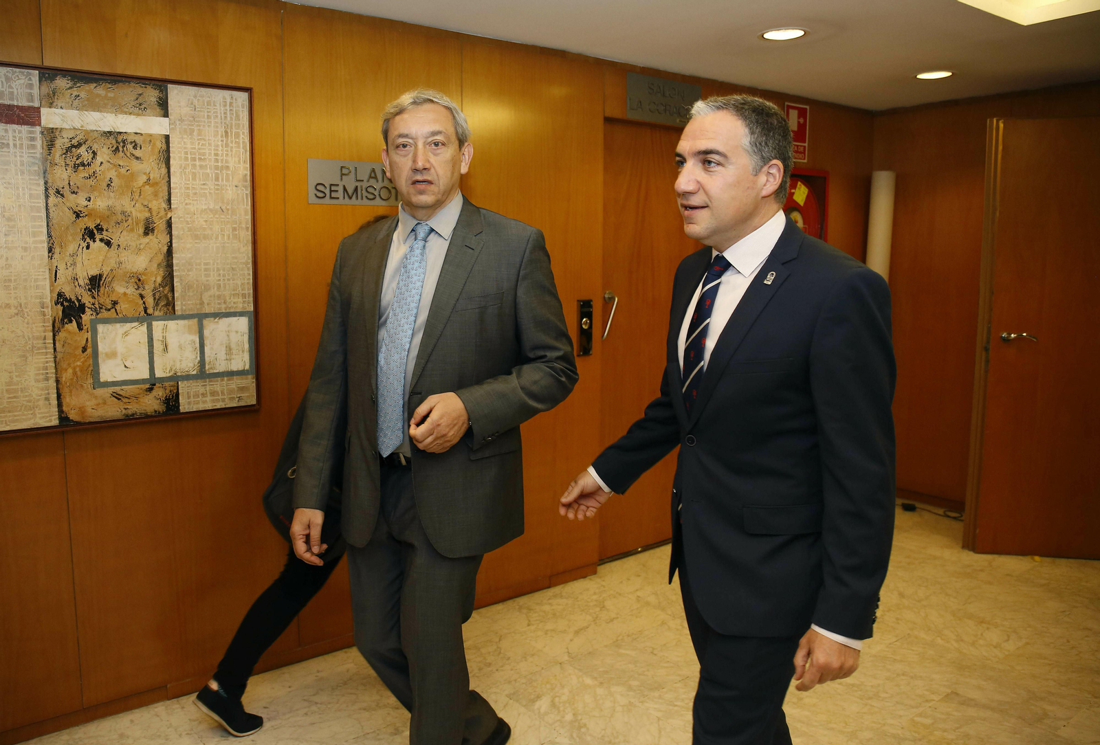 Las imágenes del foro joly con Elías Bendodo