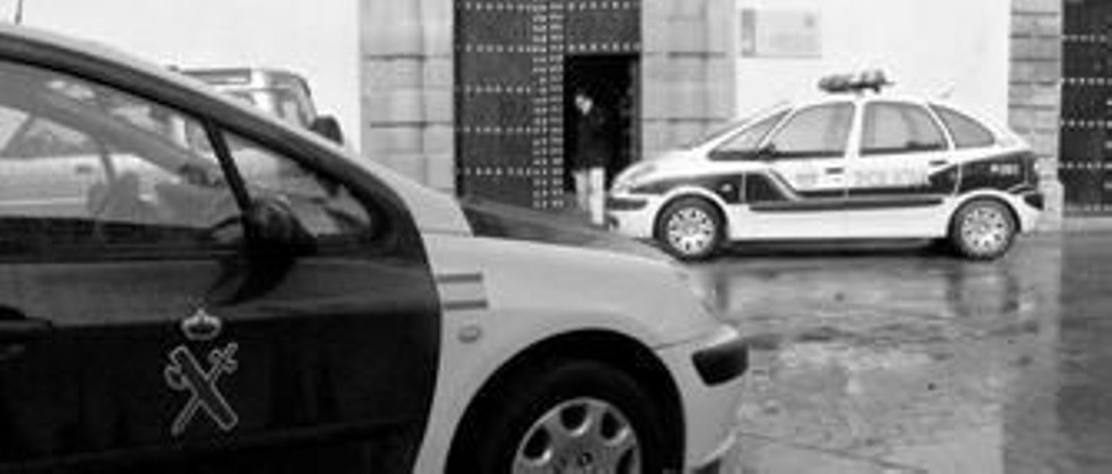 Despliegue policial en los juzgados de Andújar.