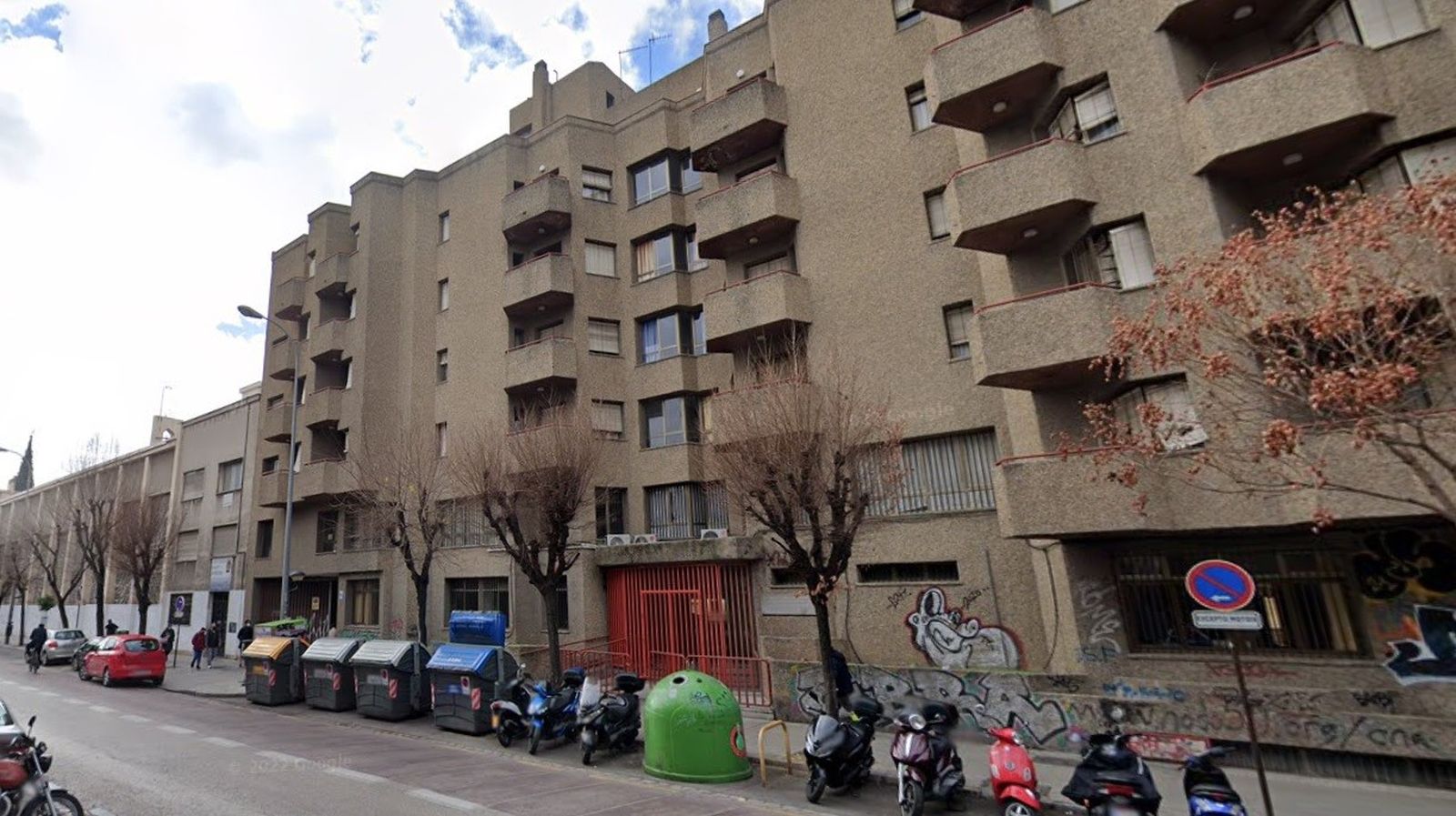 Viviendas en una calle de Granada