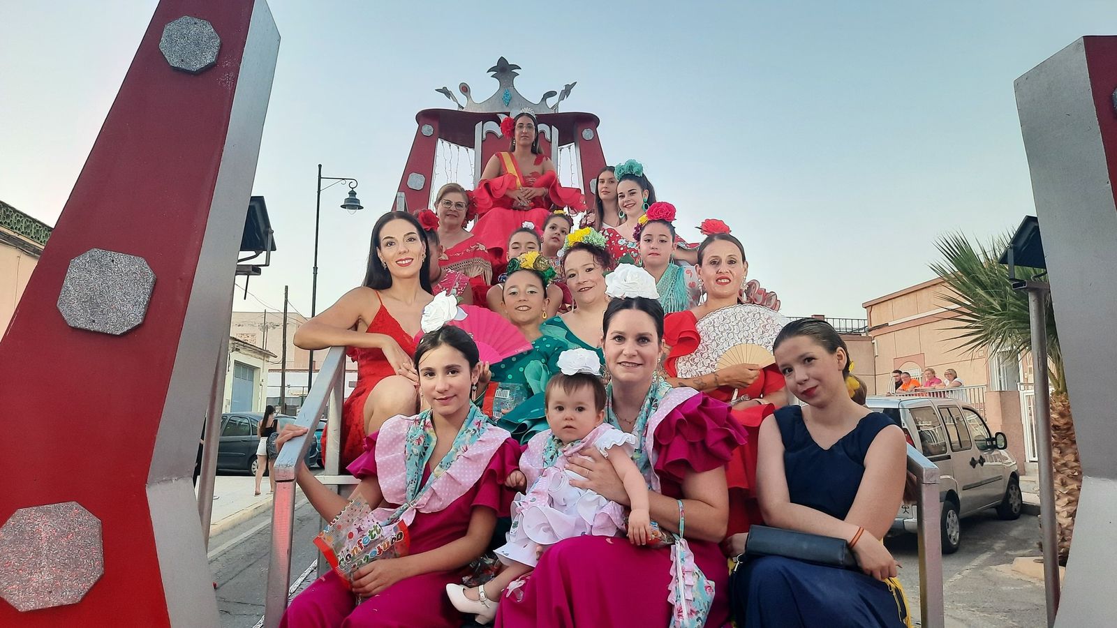 Las carrozas son muy esperadas por los vecinos de todos los pueblos