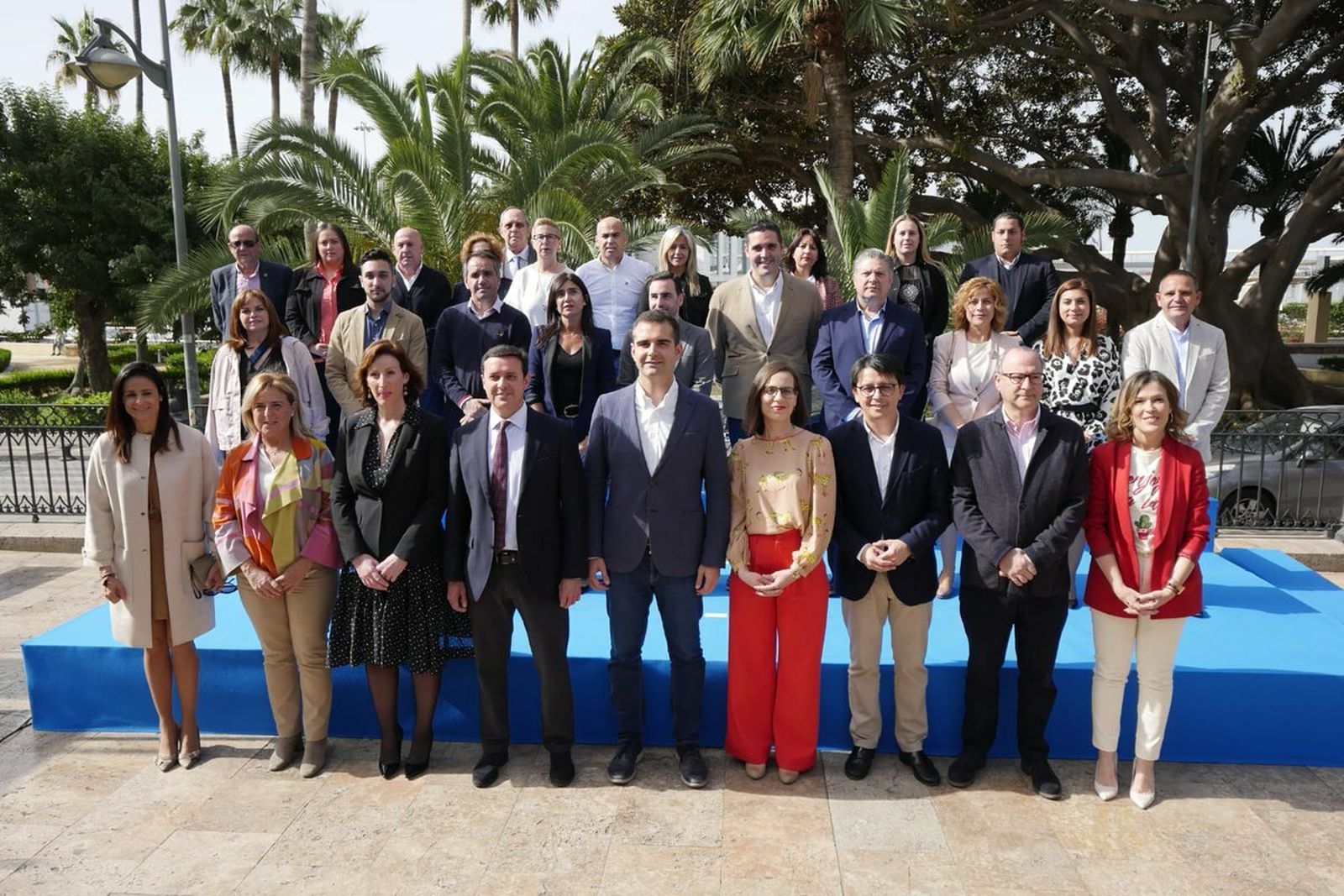 Foto de familia de la candidatura del PP a las elecciones de mayo