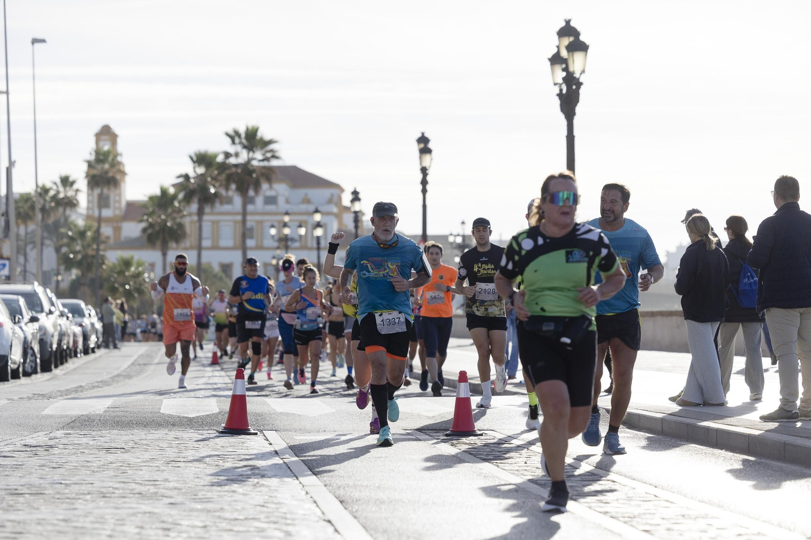 Búscate en las imágenes de la "II Media Maratón Ciudad de Cádiz"