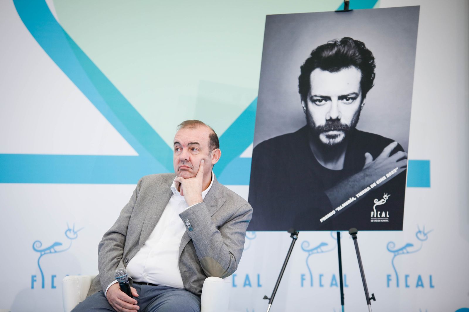 Imágenes en el paseo de la fama de Álvaro Morte