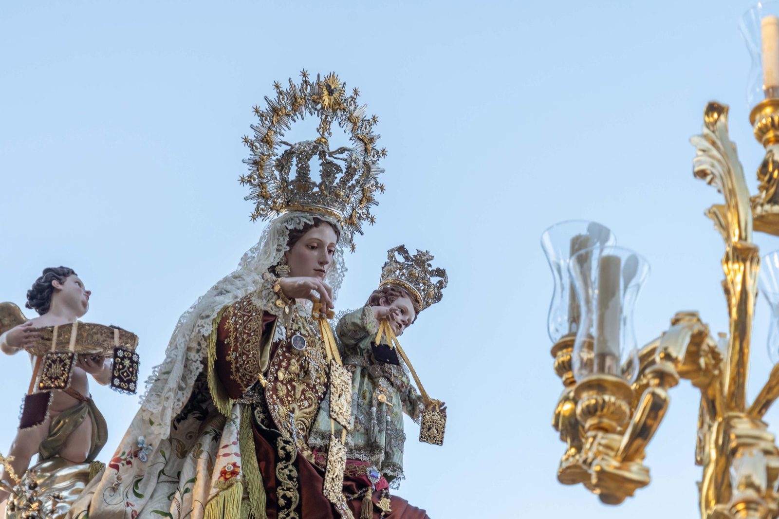 Imágenes de la procesión La Virgen del Carmen por las calles de Huelva