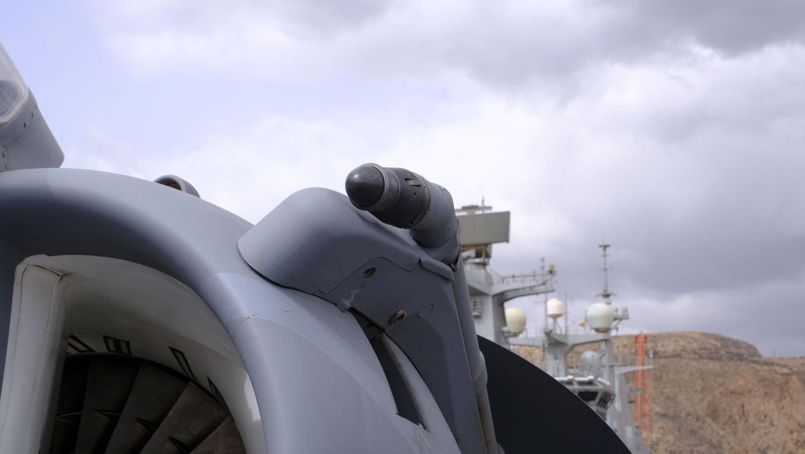 Fotogalería de la visita al portaaviones Juan Carlos I. Puerto de Almería.