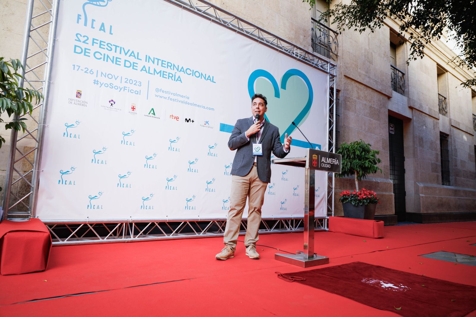 Imágenes en el paseo de la fama de Álvaro Morte