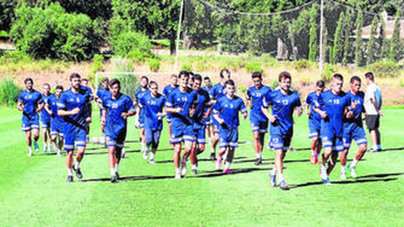 La plantilla de la Balona se ejercita, ayer en San Roque Club.