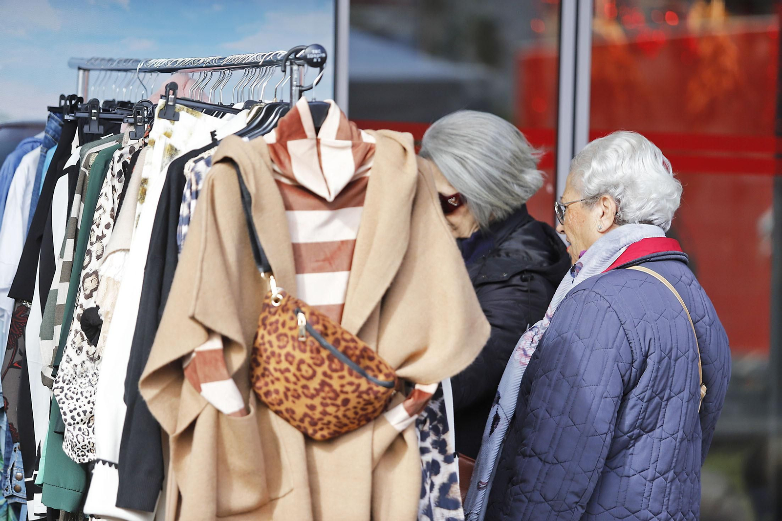 Imágenes del ambiente en el zoco del Mercado del Carmen