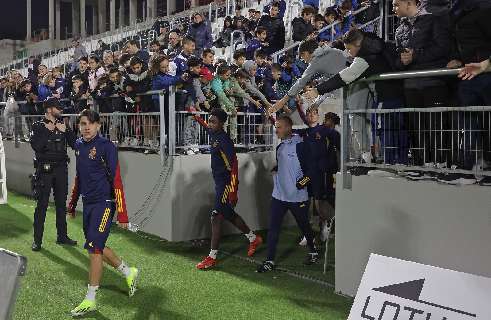 Fotos del entrenamiento de la selección española sub-17 de fútbol en el Ciudad de La Línea