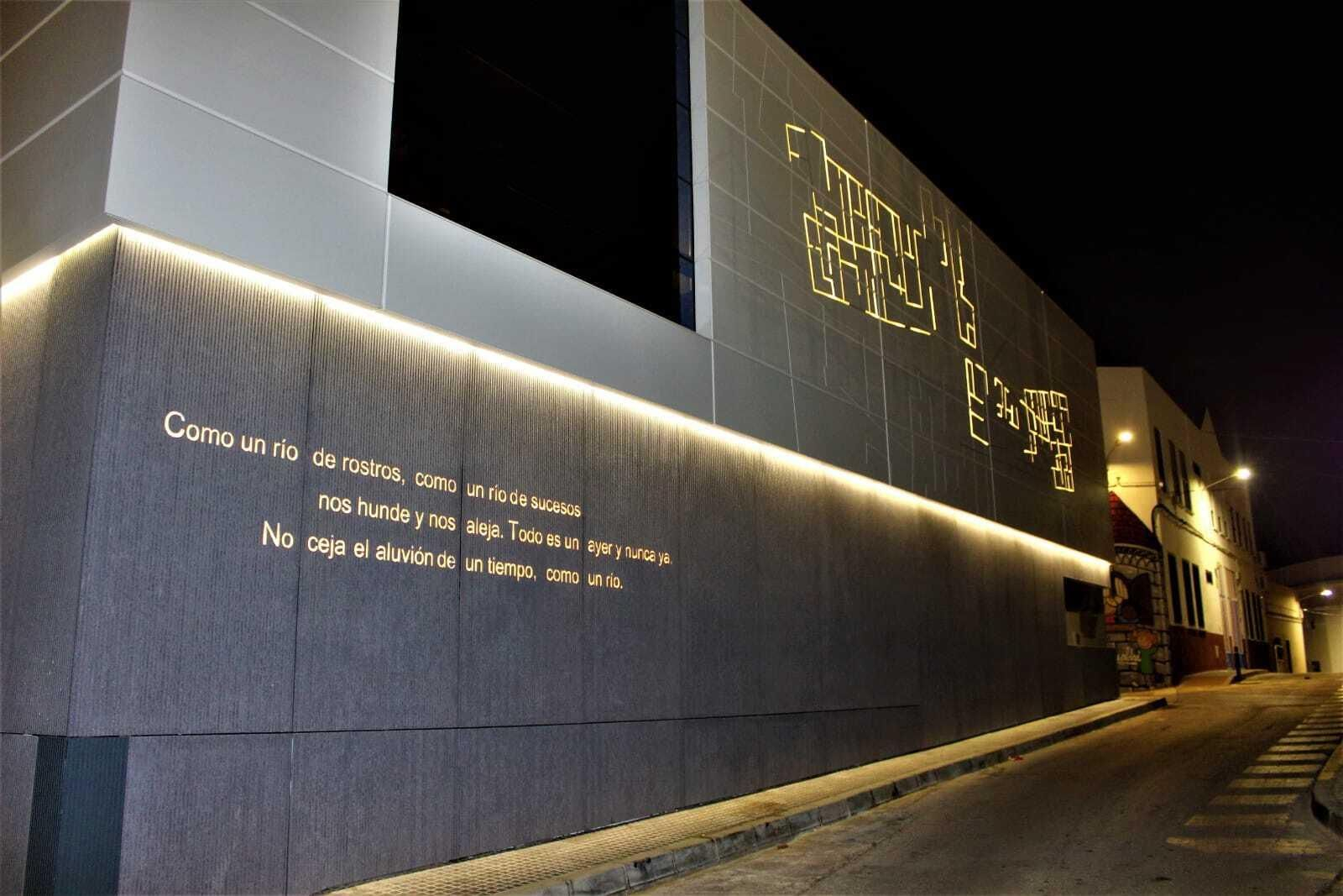 Fachada de Nueva Gadeira. Fachada de Nueva Gadeira.