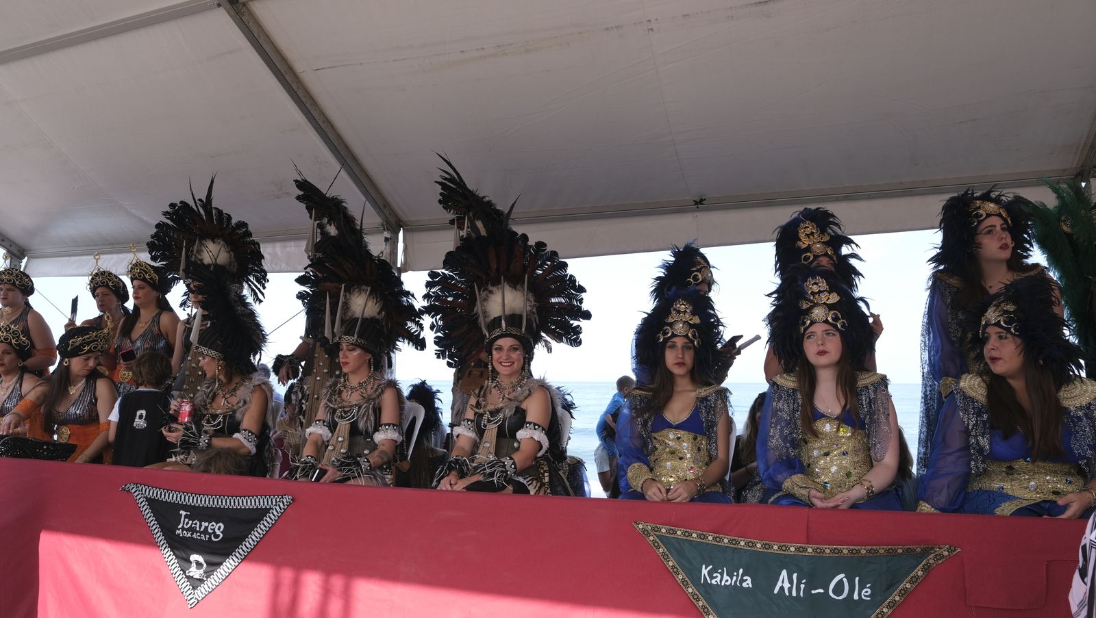 Imágenes de la carrera de cintas a caballo en las Fiestas de Moros y Cristianos de Mojácar